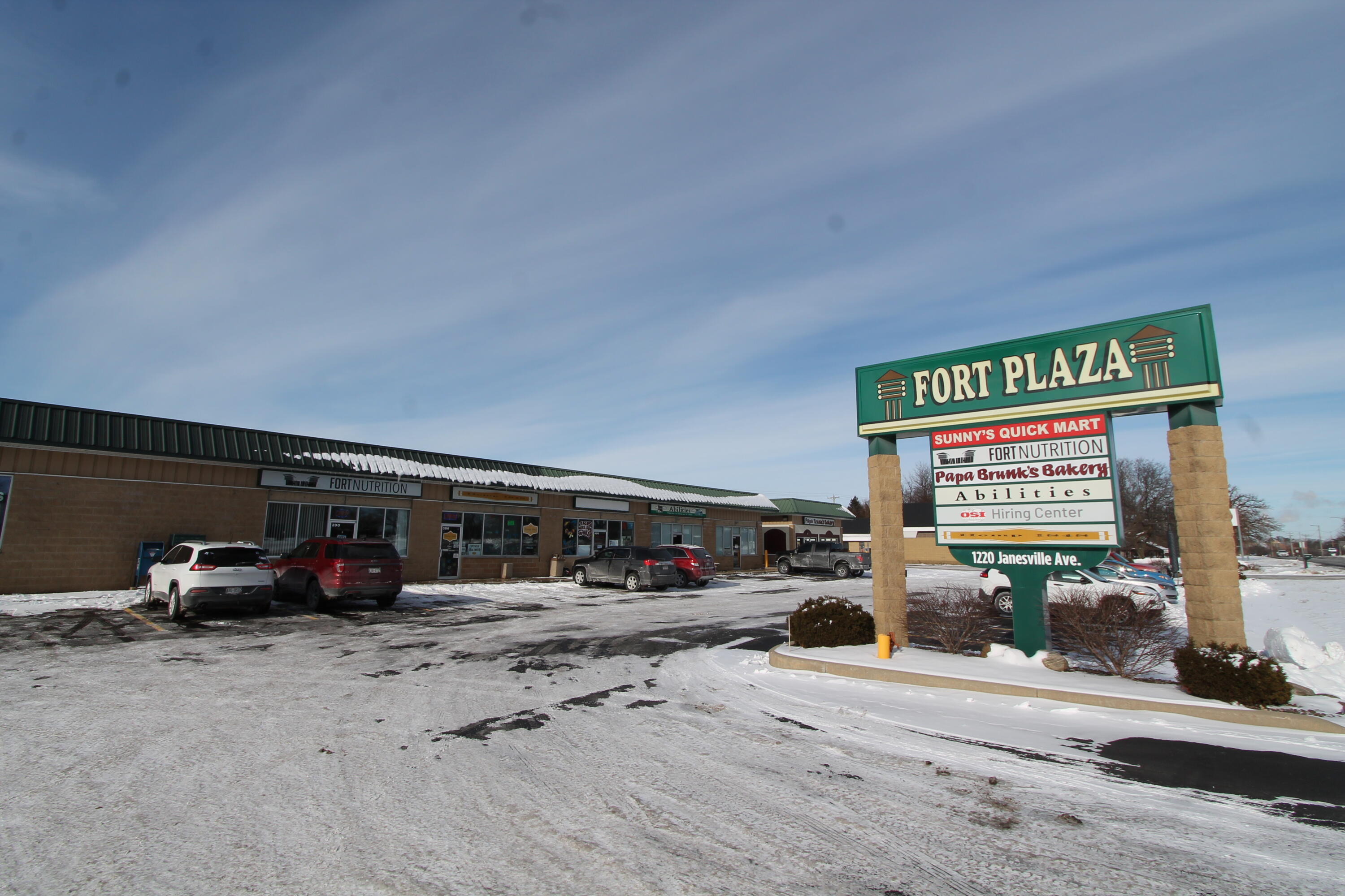 1220 Janesville Ave, 400-600, Fort Atkinson