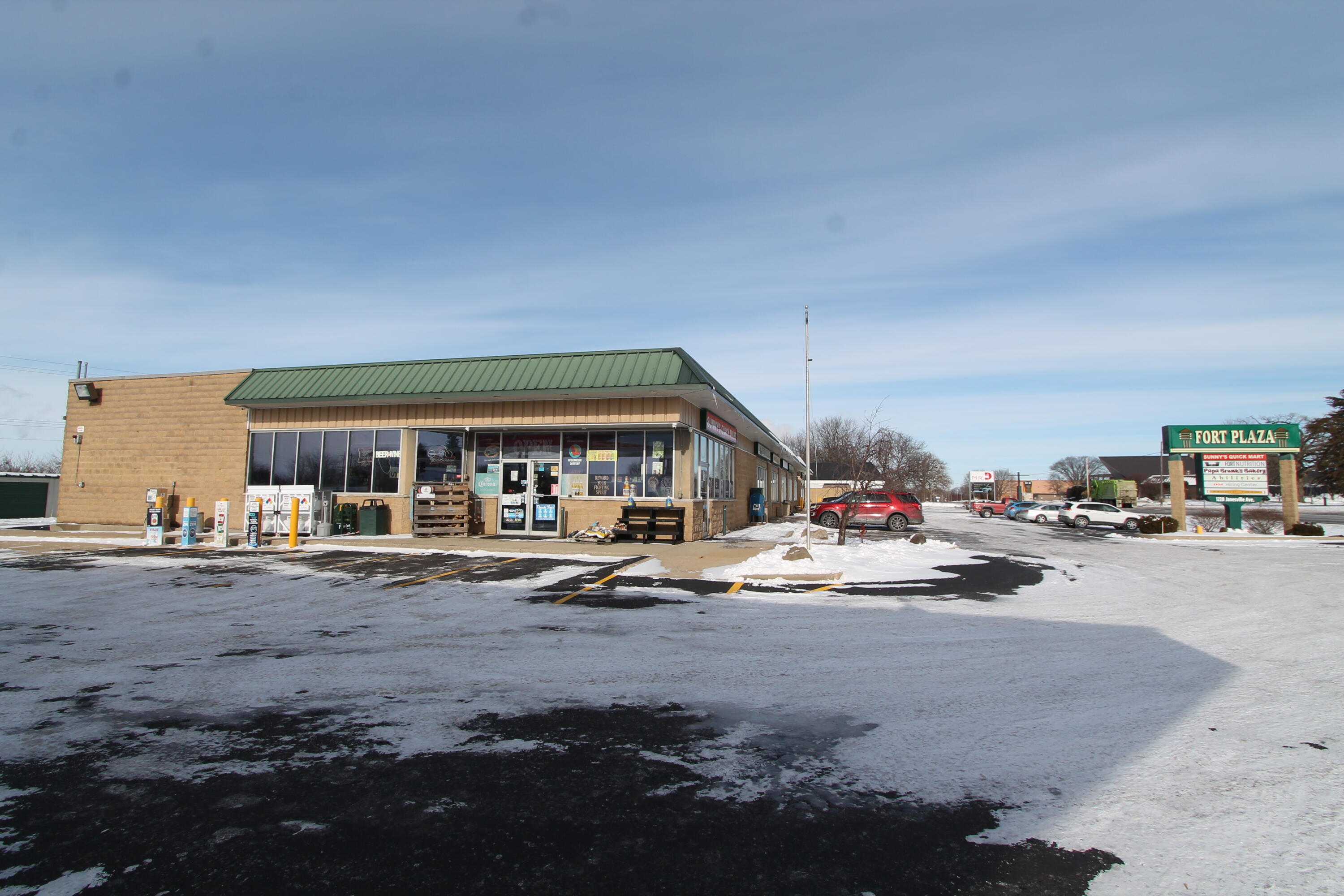 1220 Janesville Ave, 400-600, Fort Atkinson