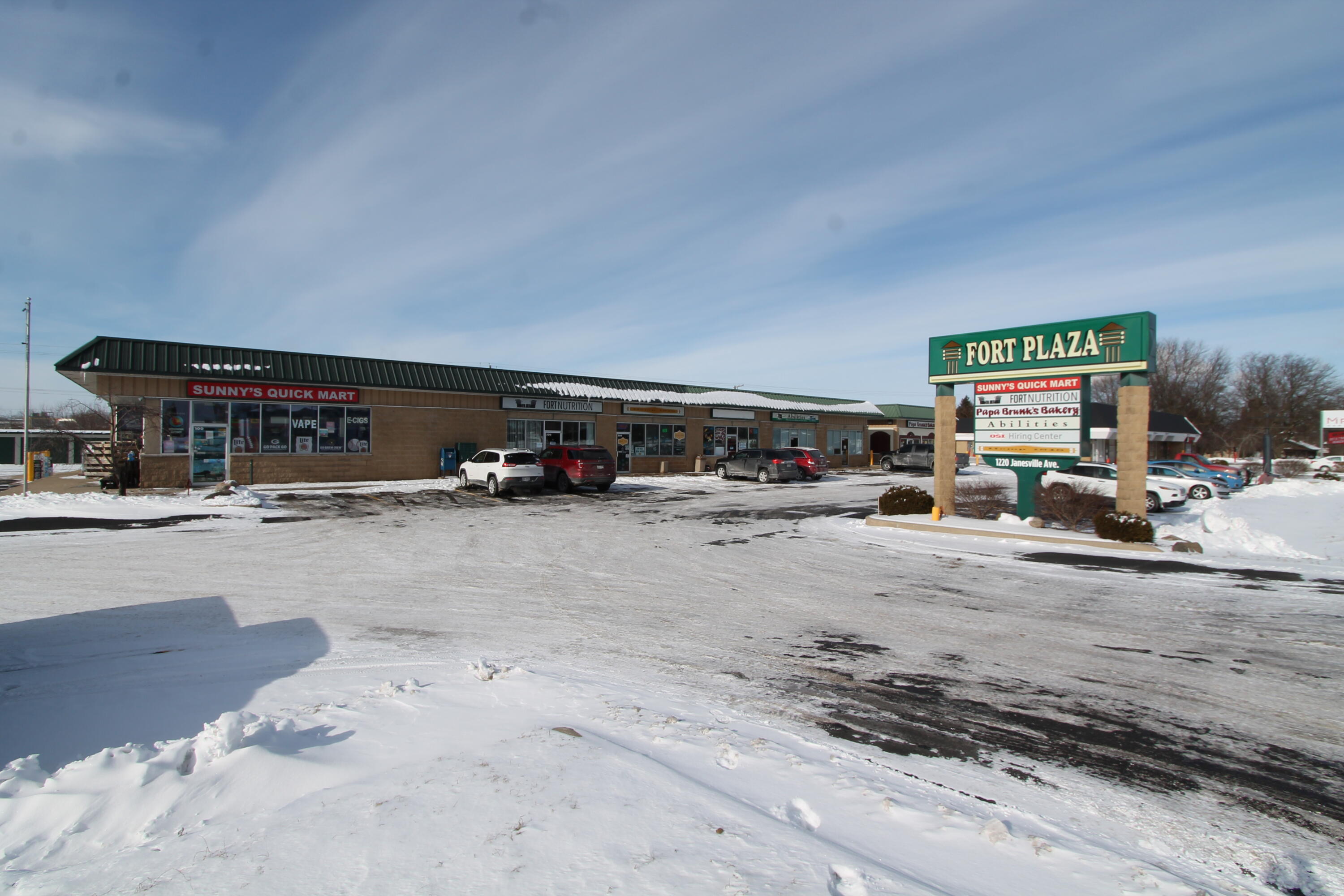 1220 Janesville Ave, 400-600, Fort Atkinson