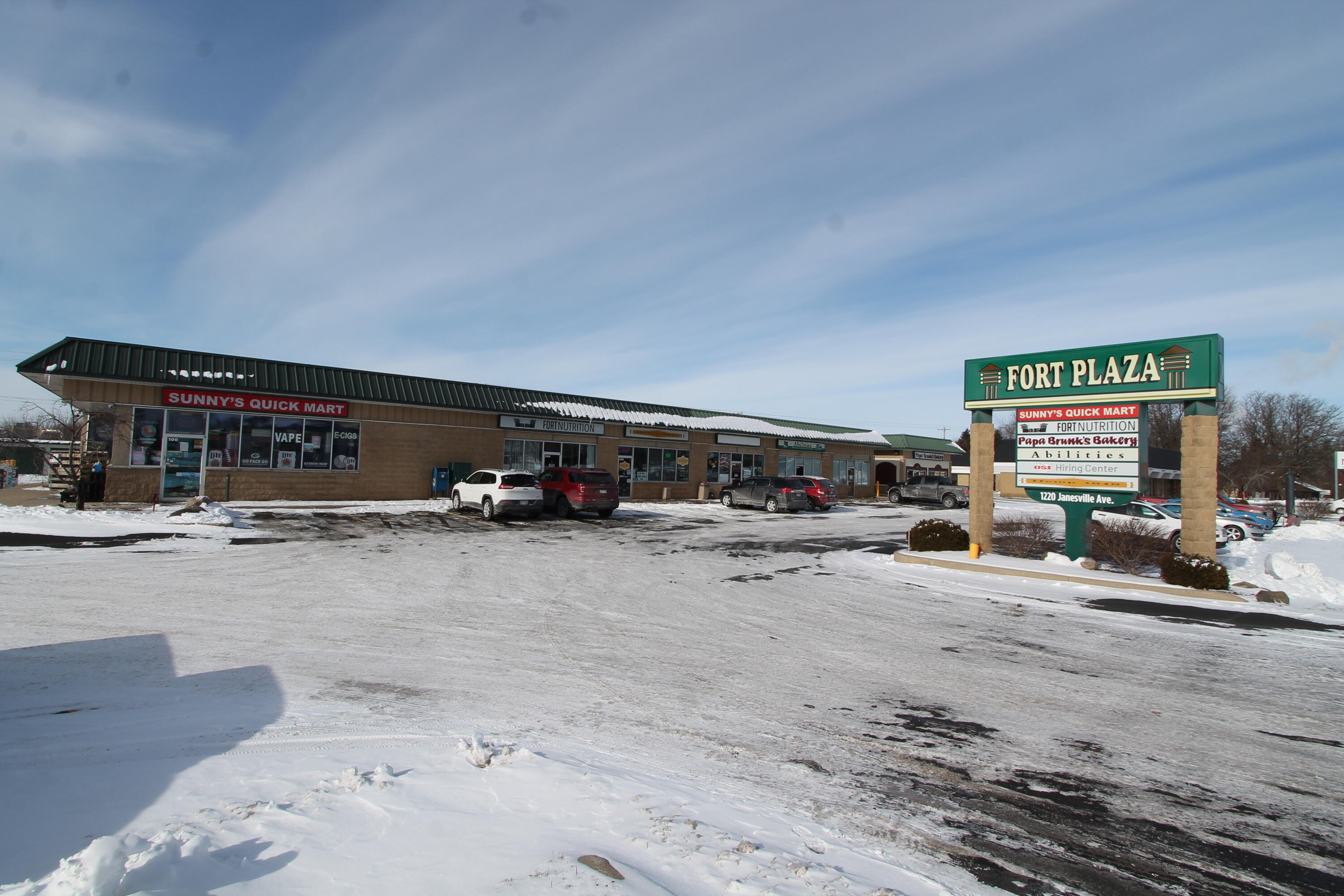 1220 Janesville Ave, 400-600, Fort Atkinson