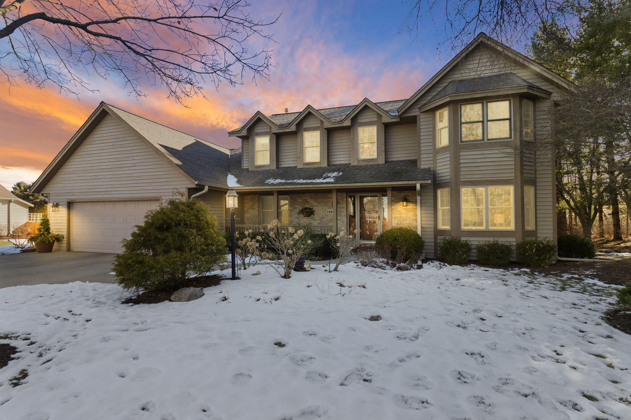 1100 Cooper Hawk Dr, Burlington