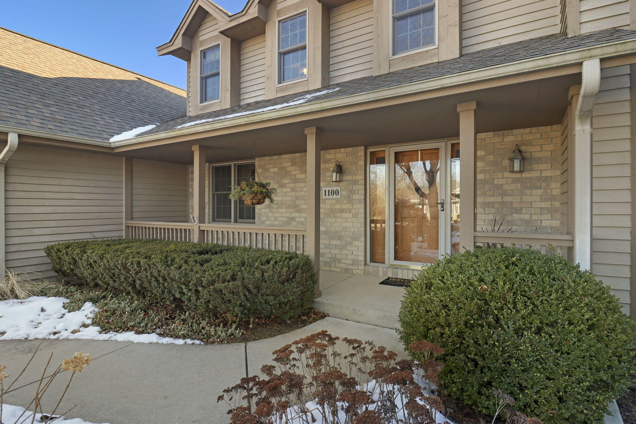 1100 Cooper Hawk Dr, Burlington