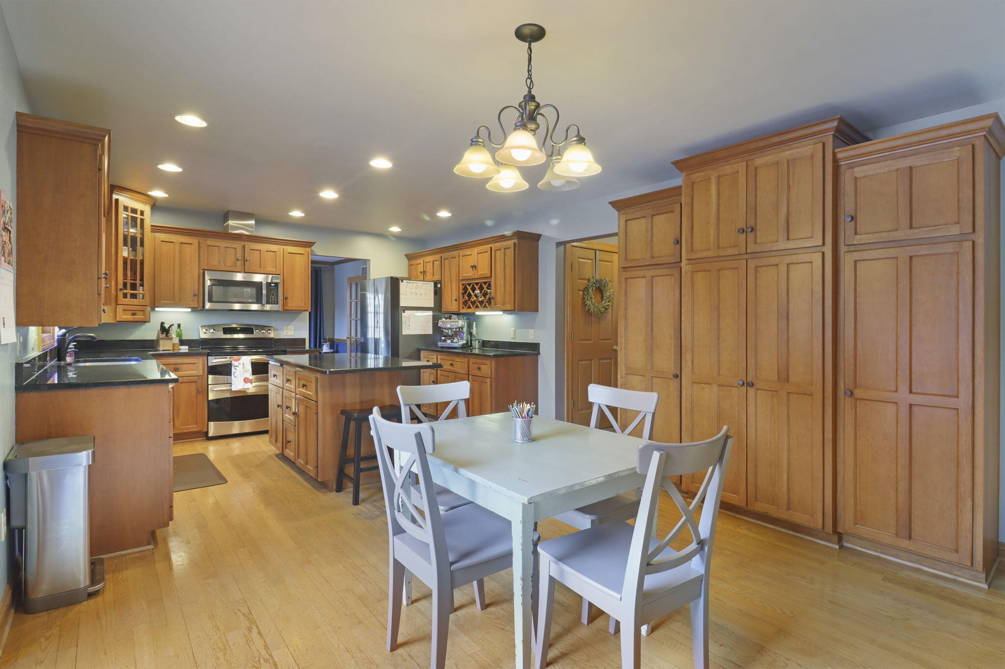 1100 Cooper Hawk Dr, Burlington