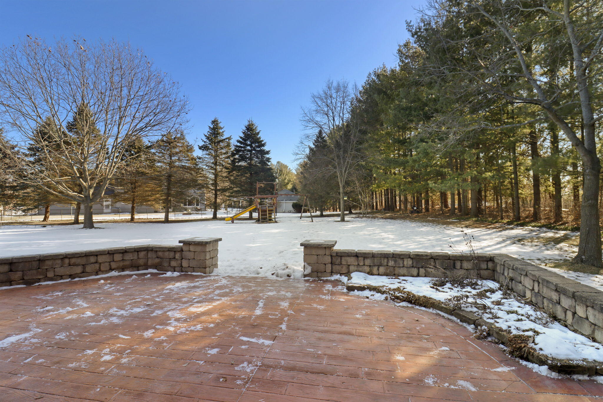 1100 Cooper Hawk Dr, Burlington