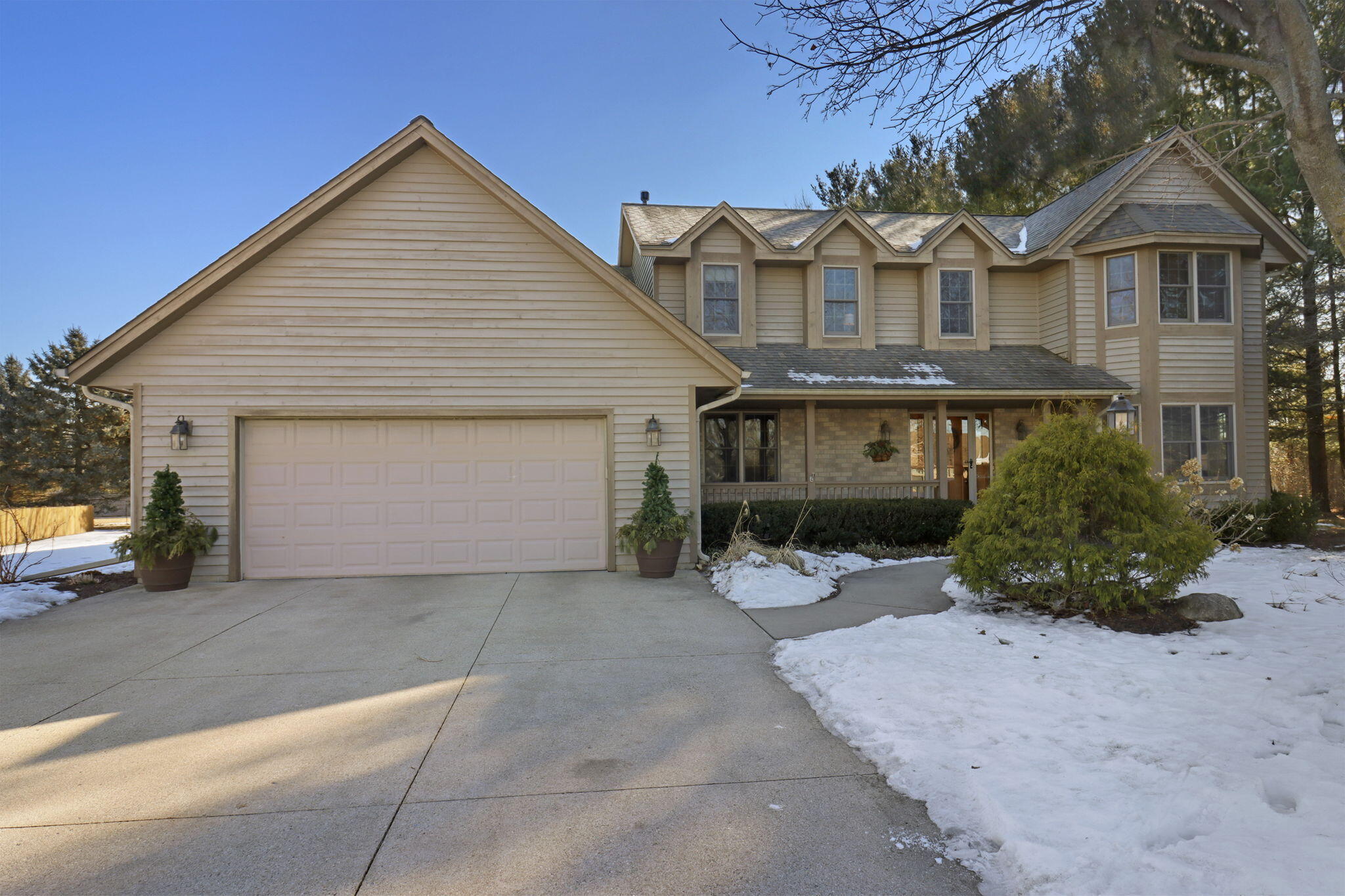 1100 Cooper Hawk Dr, Burlington