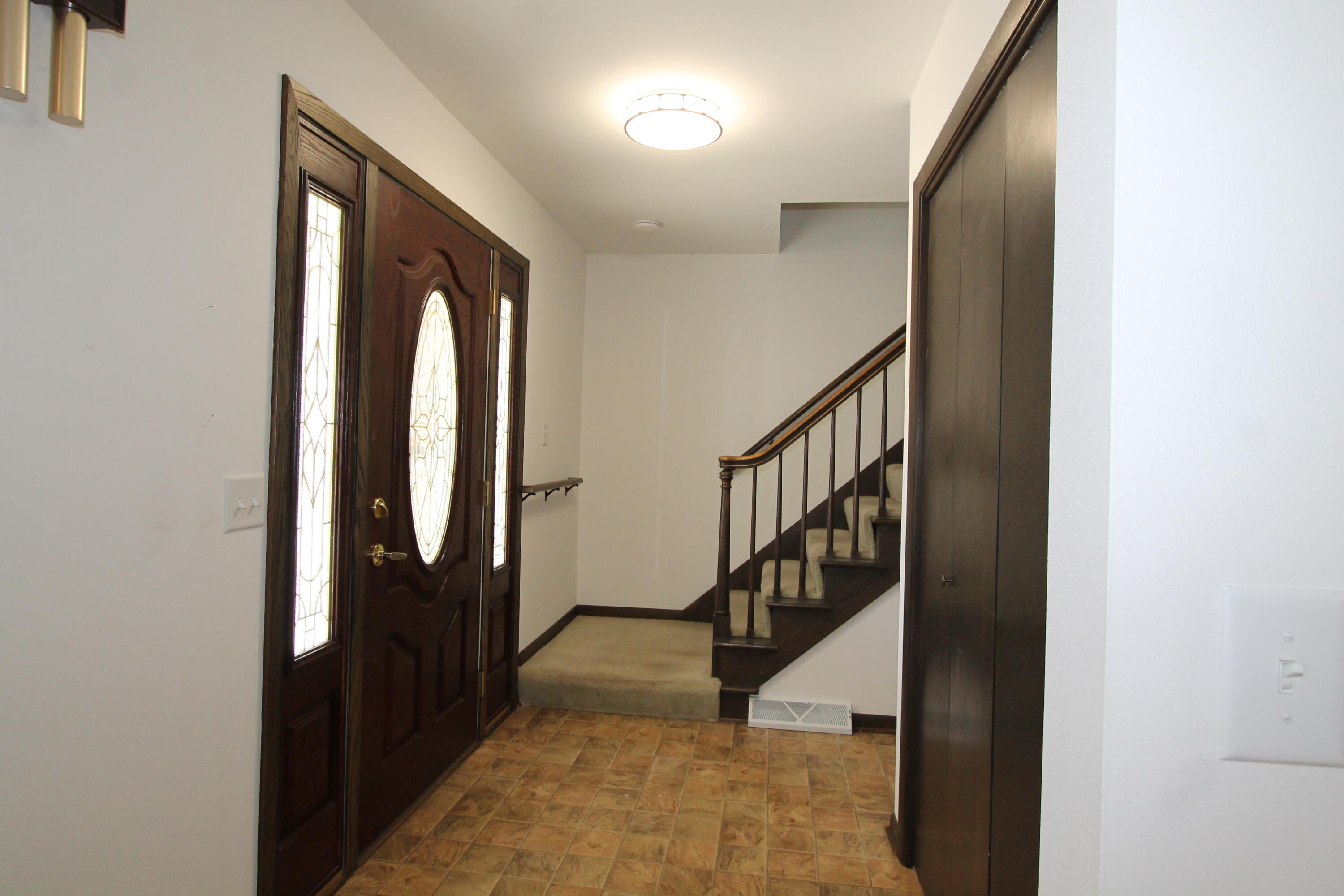 267 Robins Run -, Burlington