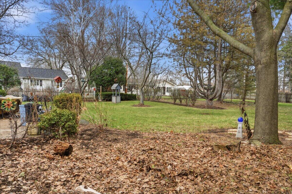 649 Edgewood Dr, Burlington