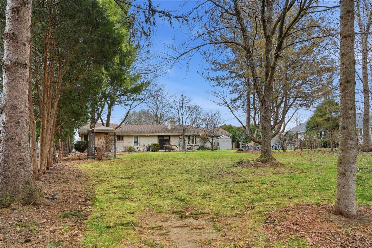 649 Edgewood Dr, Burlington