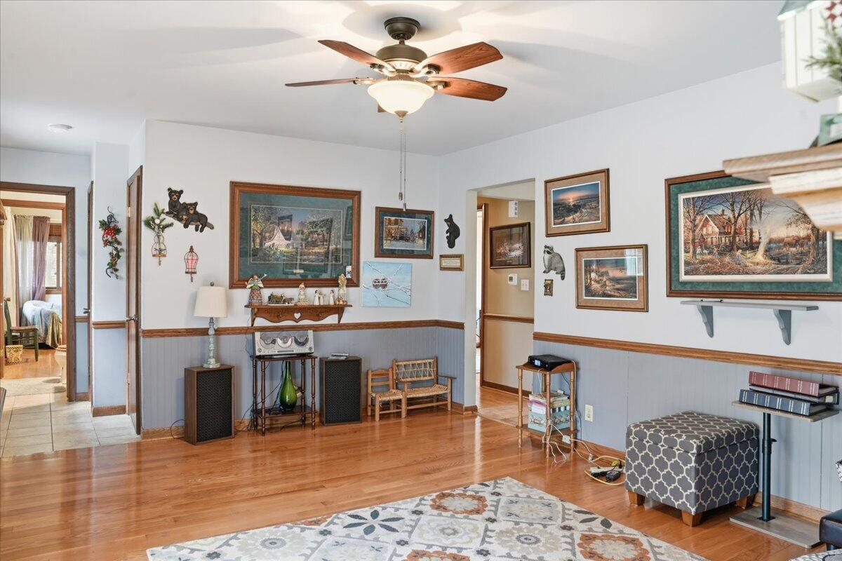 649 Edgewood Dr, Burlington