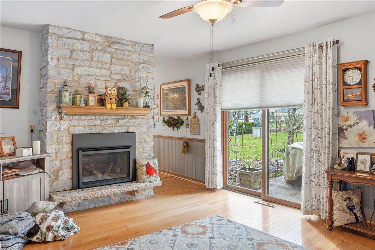 649 Edgewood Dr, Burlington