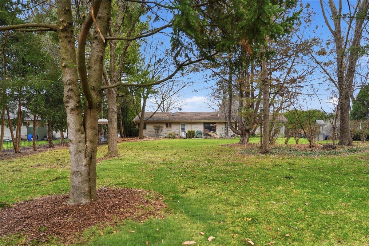 649 Edgewood Dr, Burlington