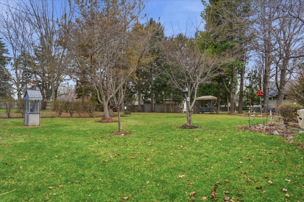 649 Edgewood Dr, Burlington