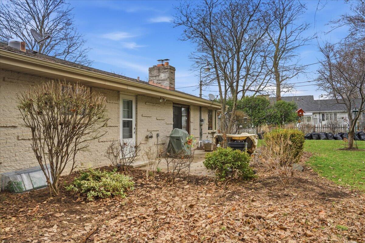 649 Edgewood Dr, Burlington