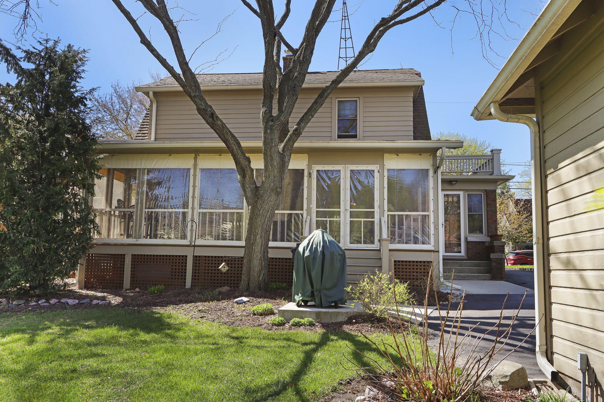 164 W Highland Ave