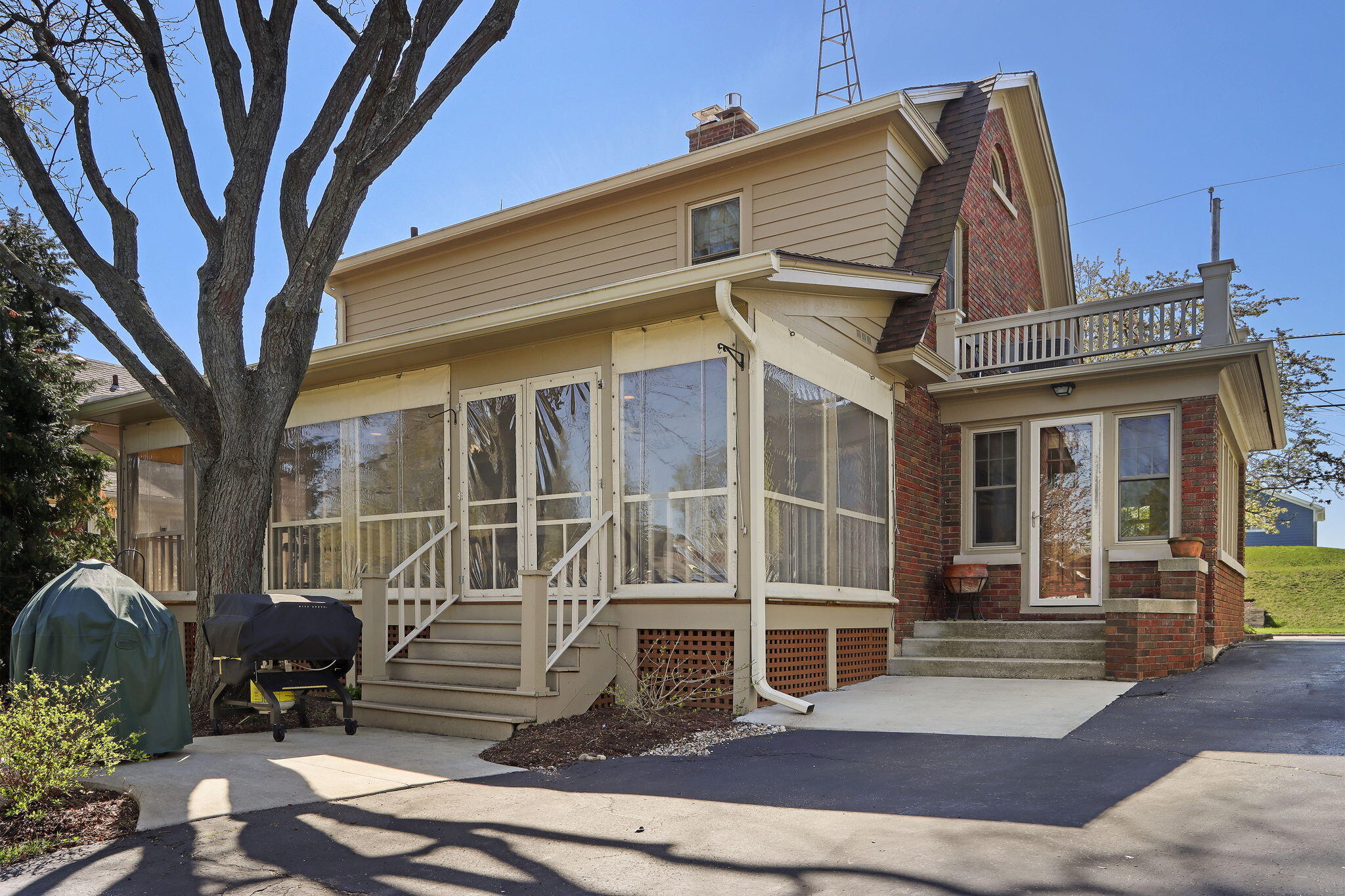 164 W Highland Ave