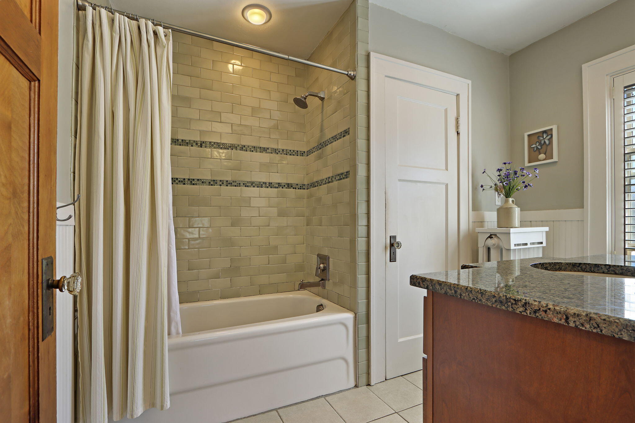 164 W Highland Ave