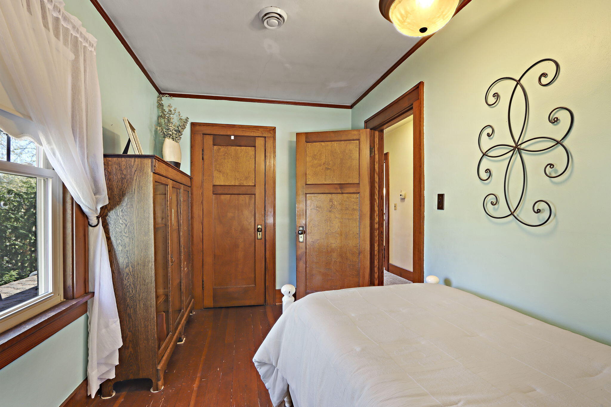 164 W Highland Ave