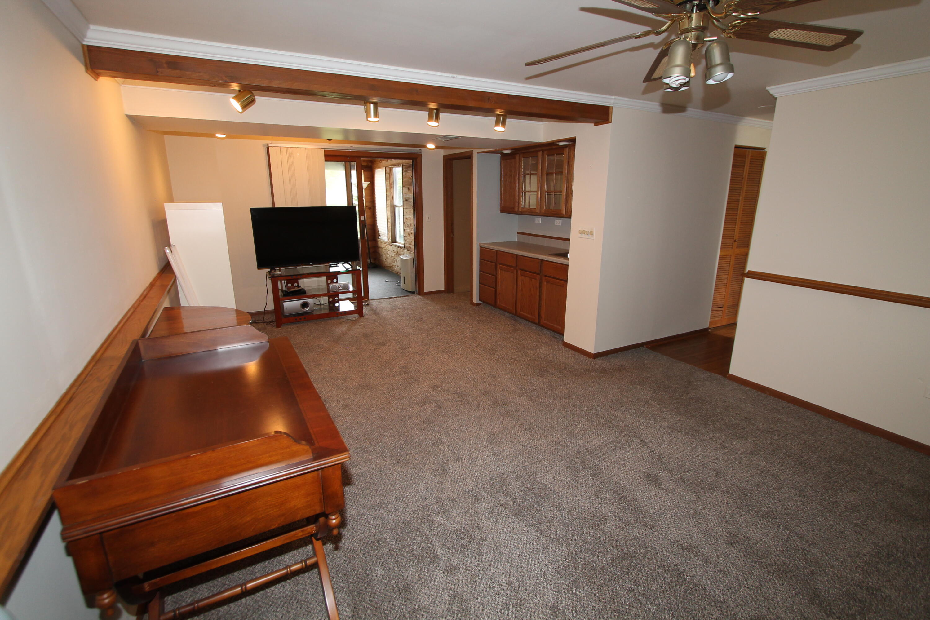312 Knobes Ave
