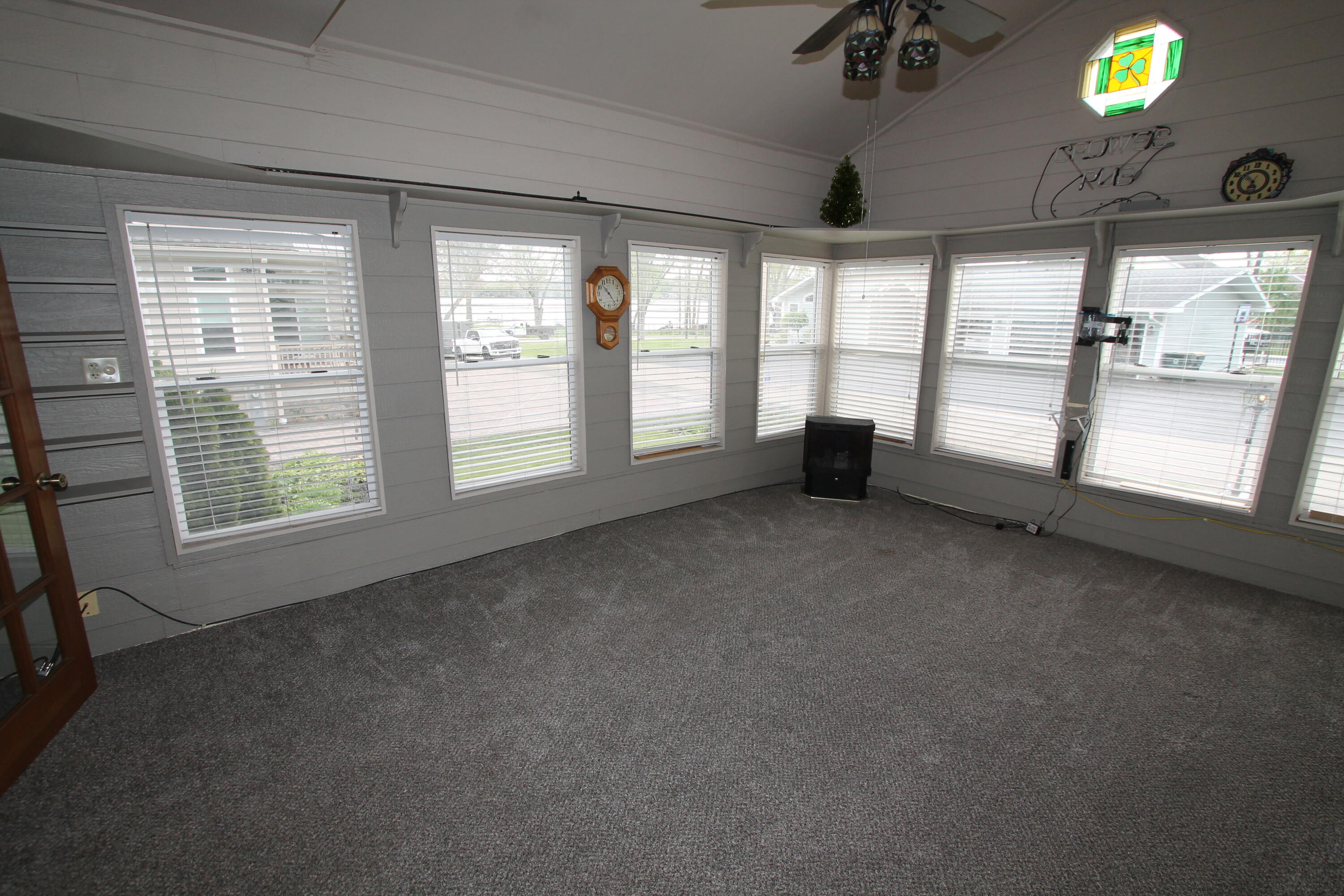 312 Knobes Ave