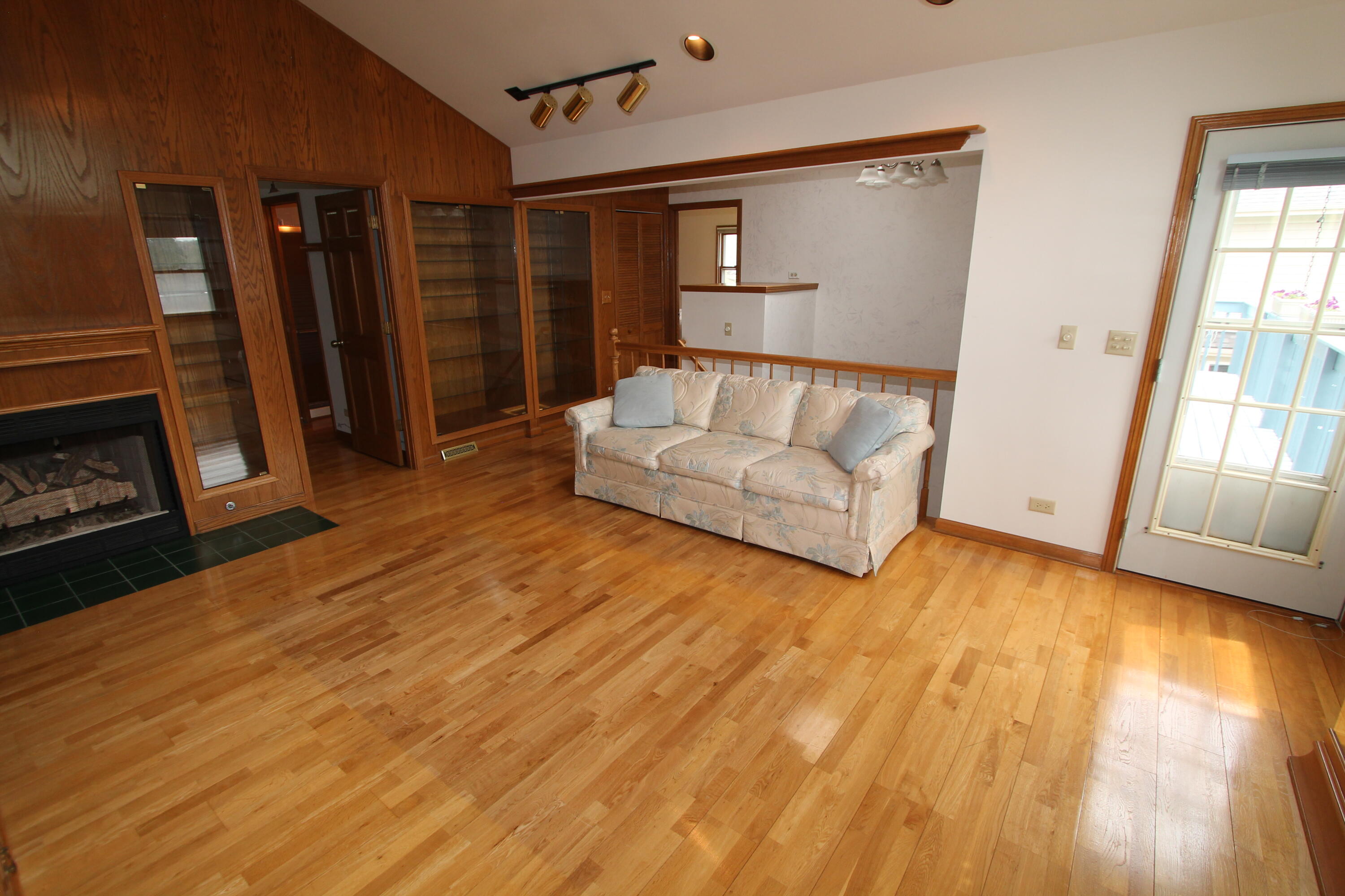 312 Knobes Ave