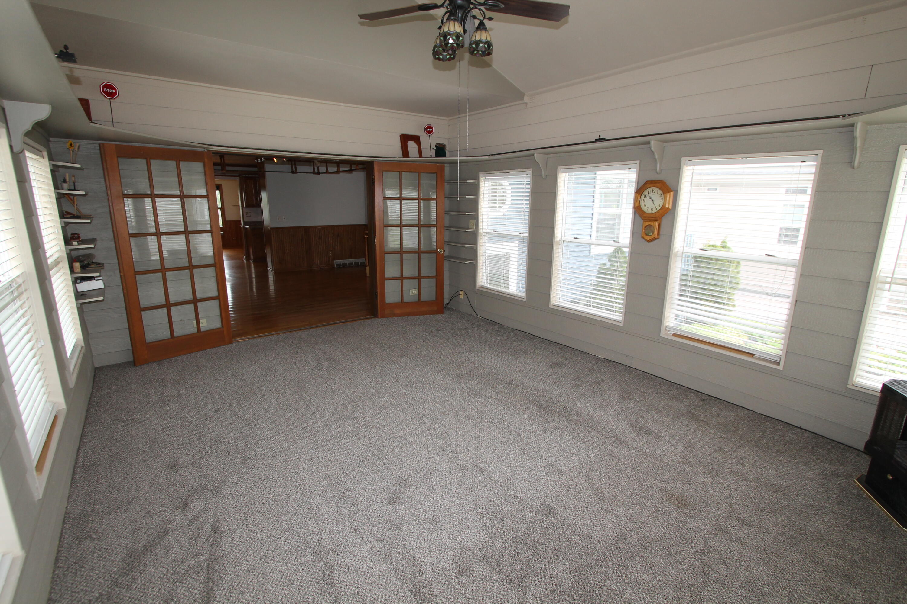 312 Knobes Ave