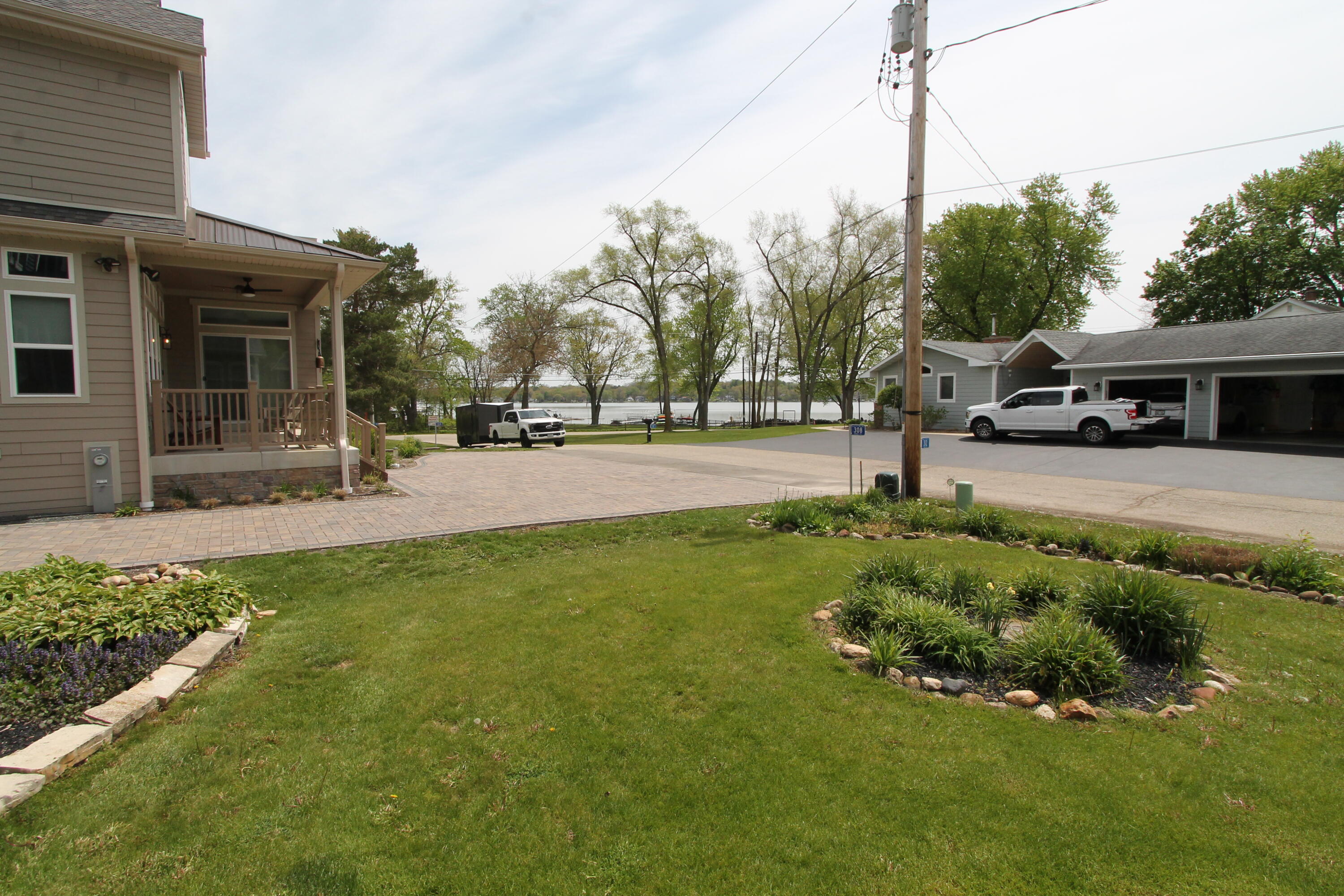 312 Knobes Ave