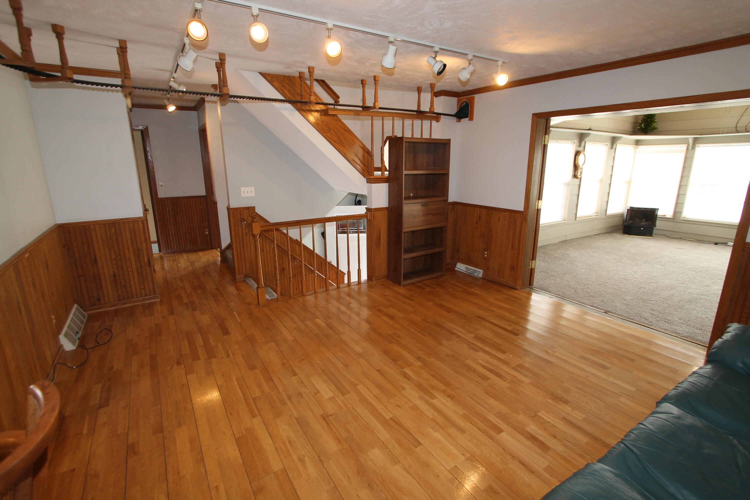 312 Knobes Ave