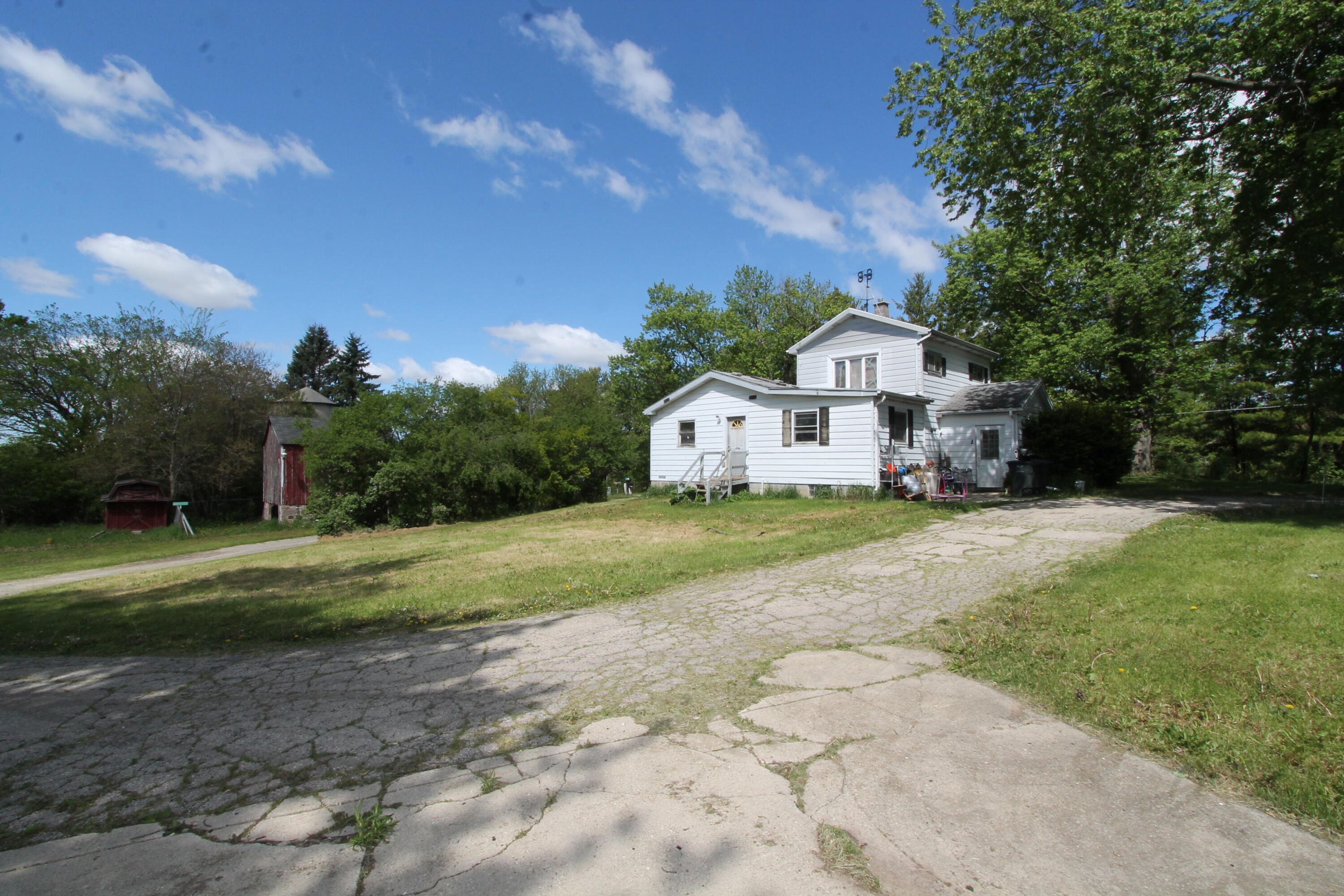 6131 S Loomis Rd, Norway