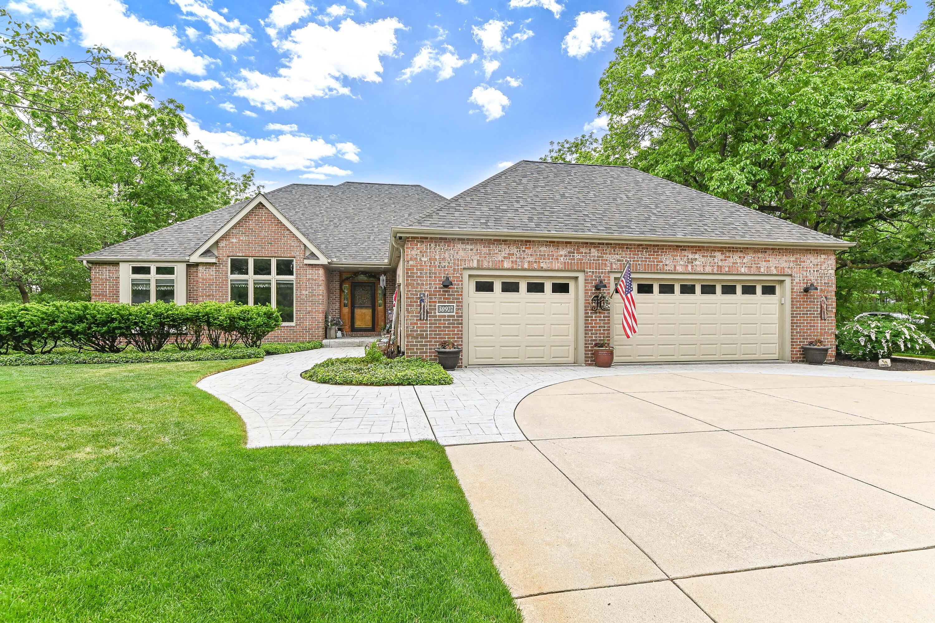 30927 Lawn Dr
