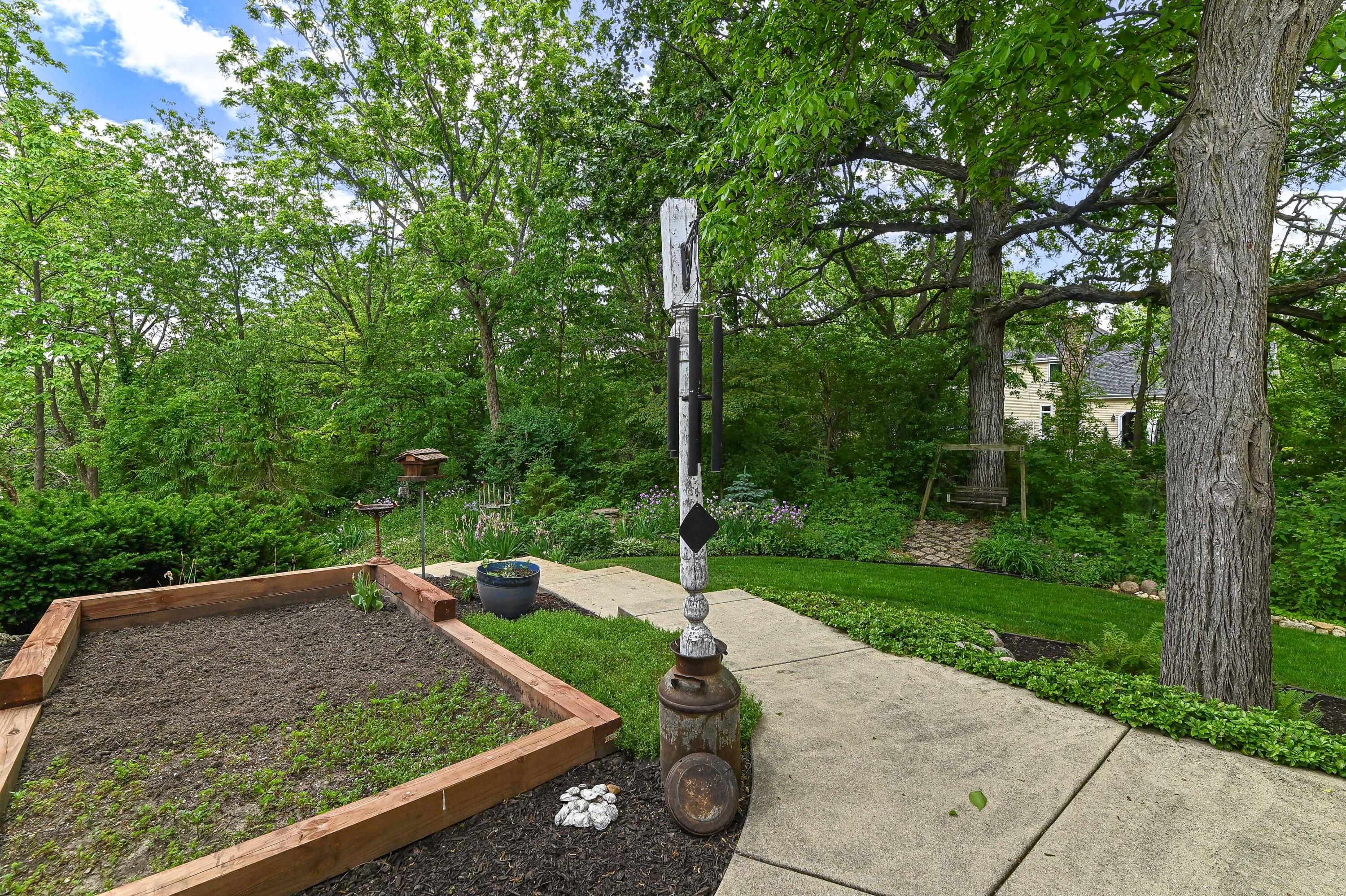 30927 Lawn Dr