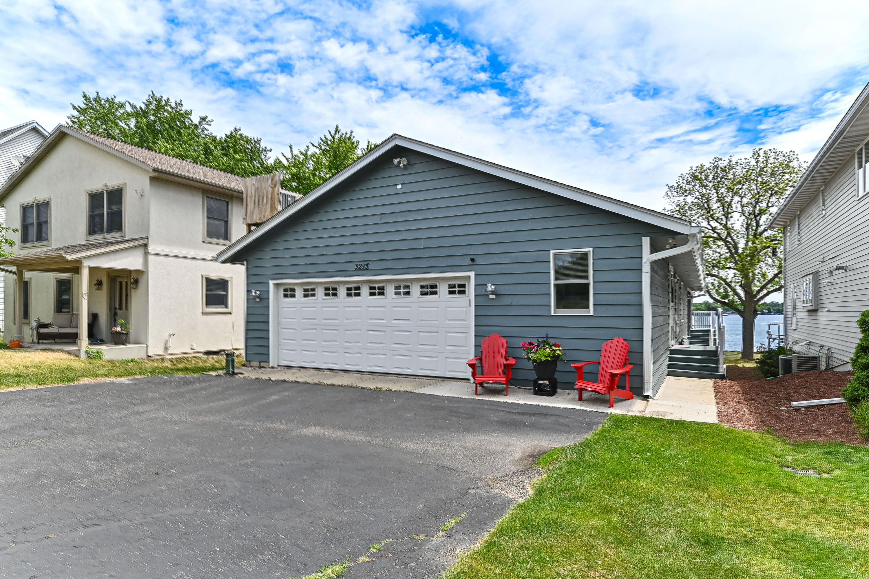 3215 S Browns Lake Dr, Burlington