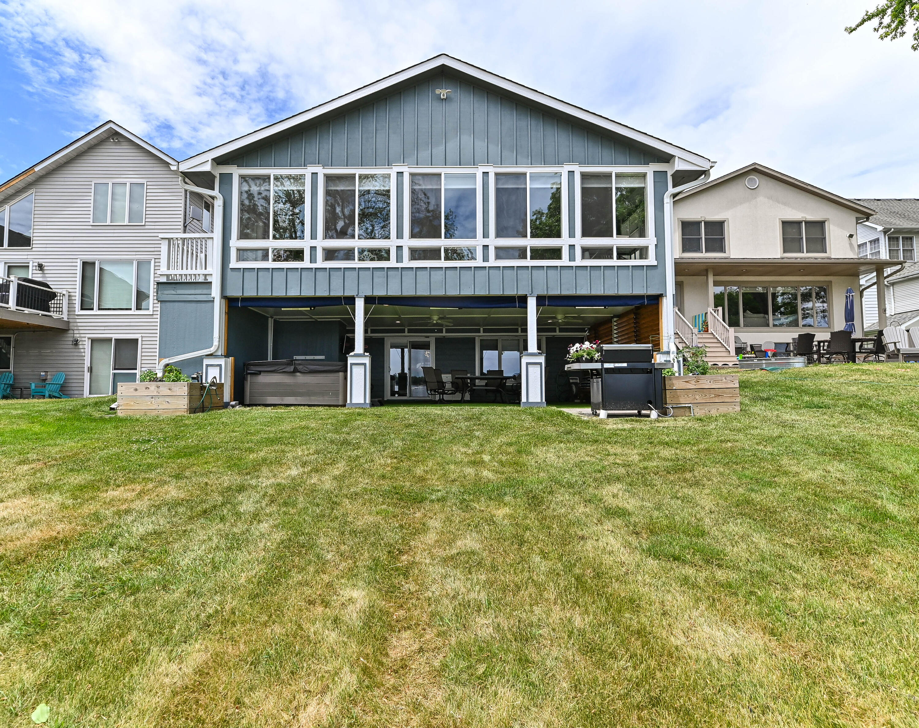 3215 S Browns Lake Dr, Burlington