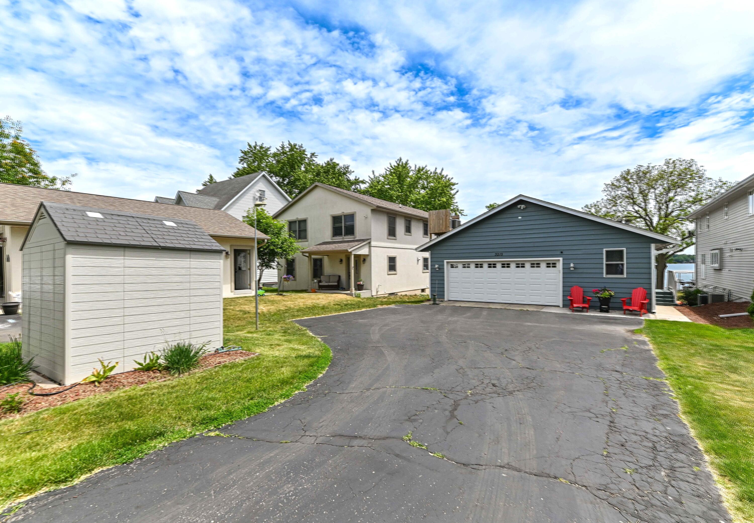 3215 S Browns Lake Dr, Burlington