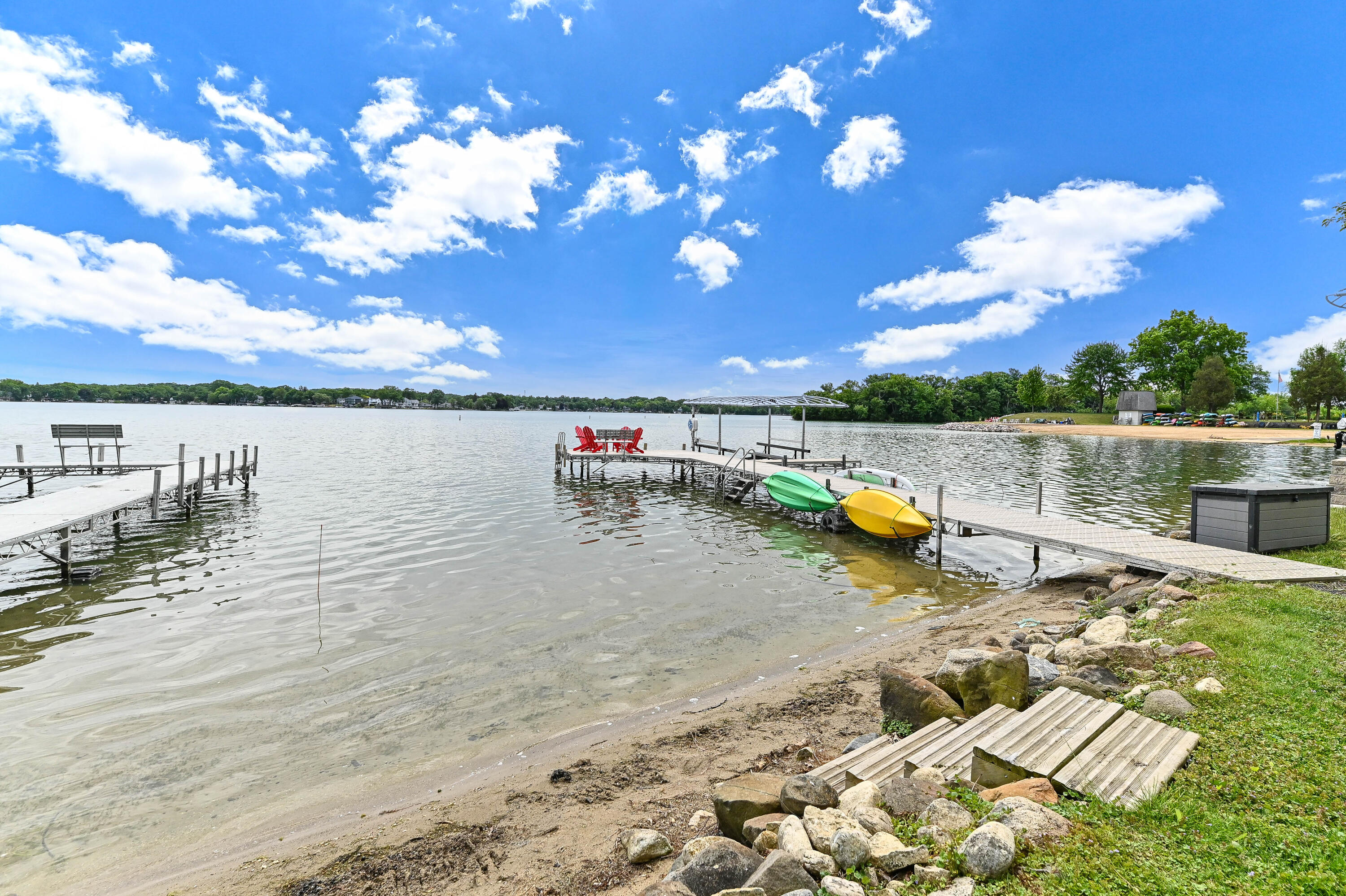 3215 S Browns Lake Dr, Burlington