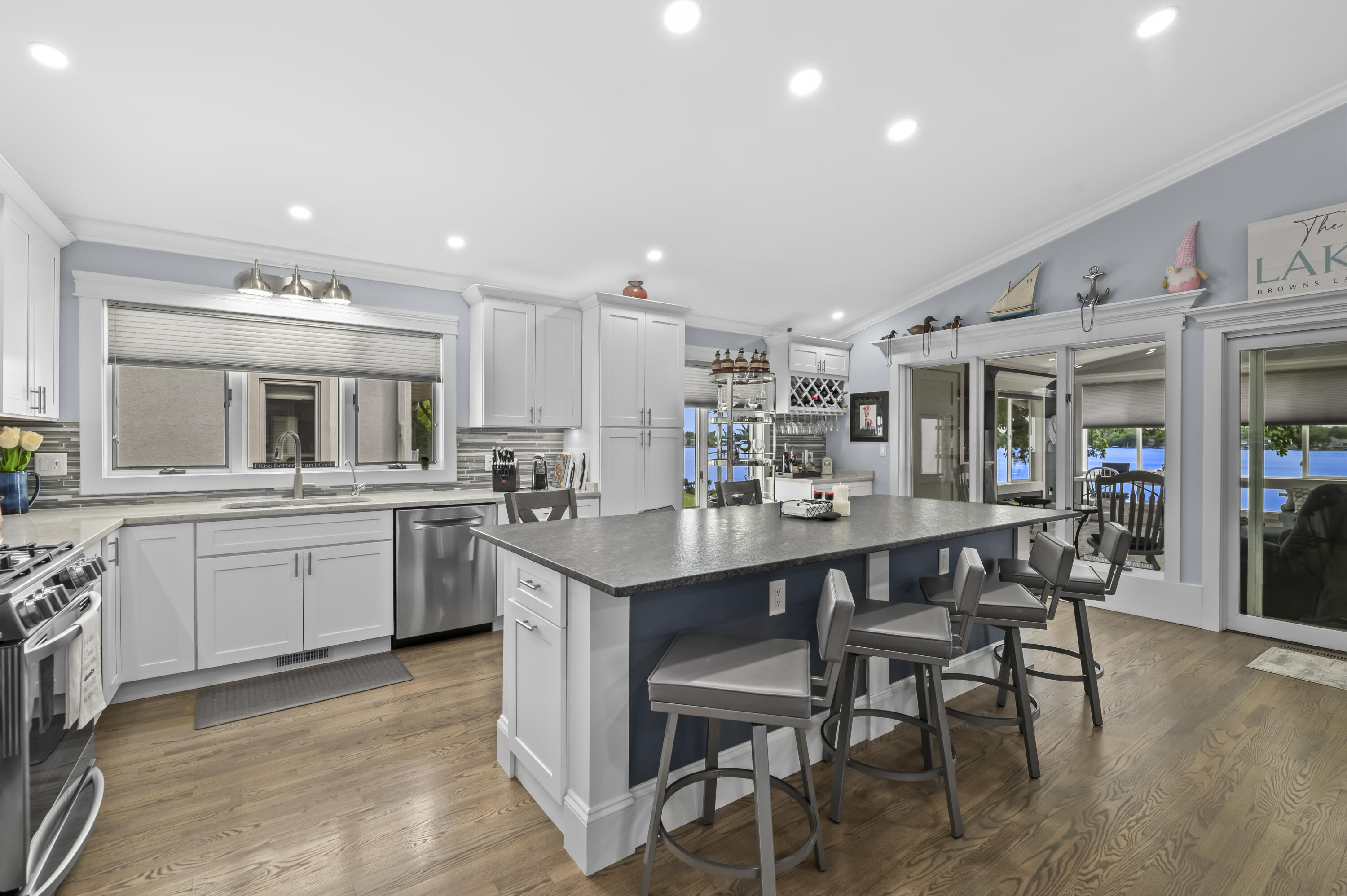 3215 S Browns Lake Dr, Burlington