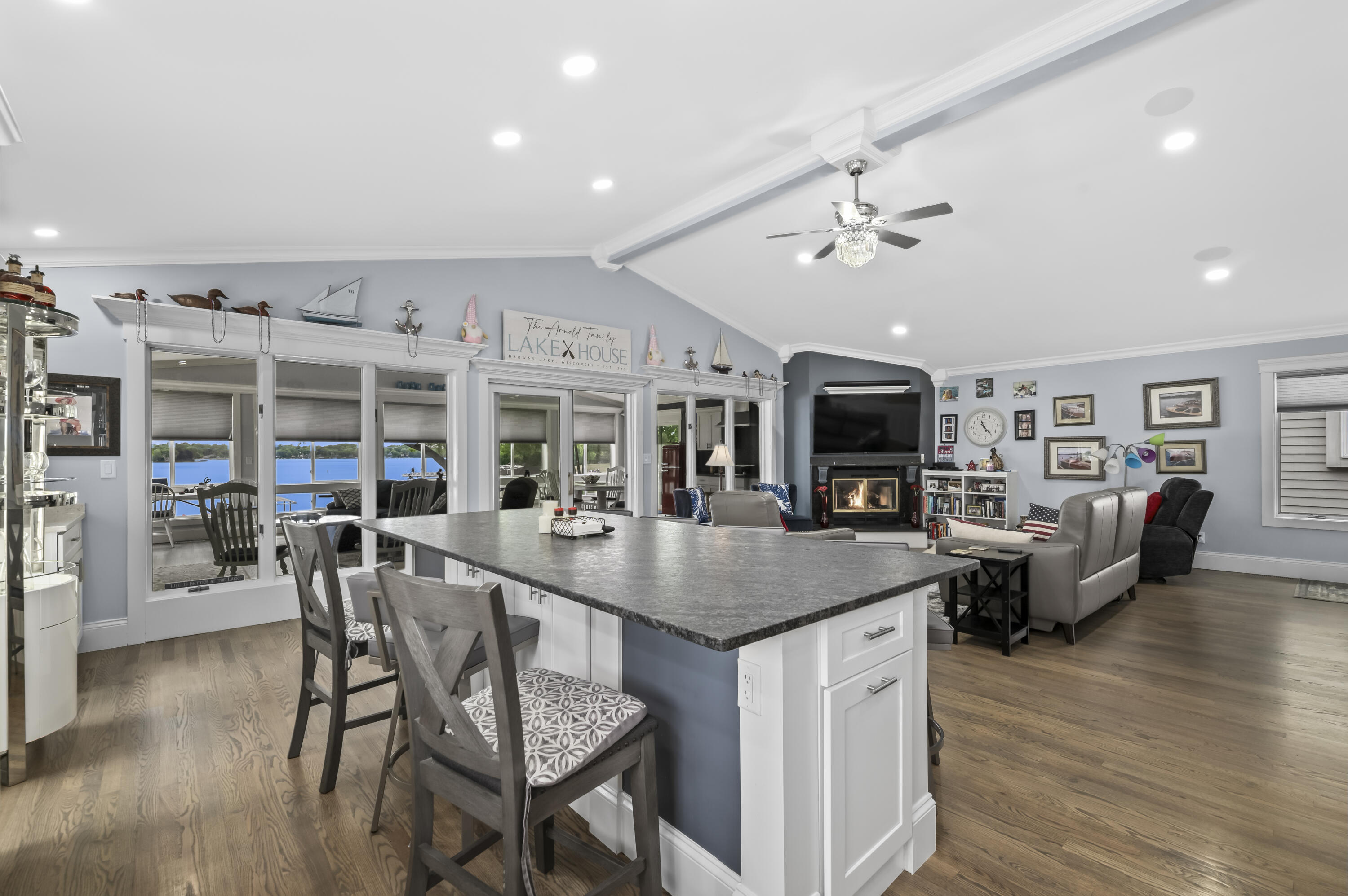 3215 S Browns Lake Dr, Burlington