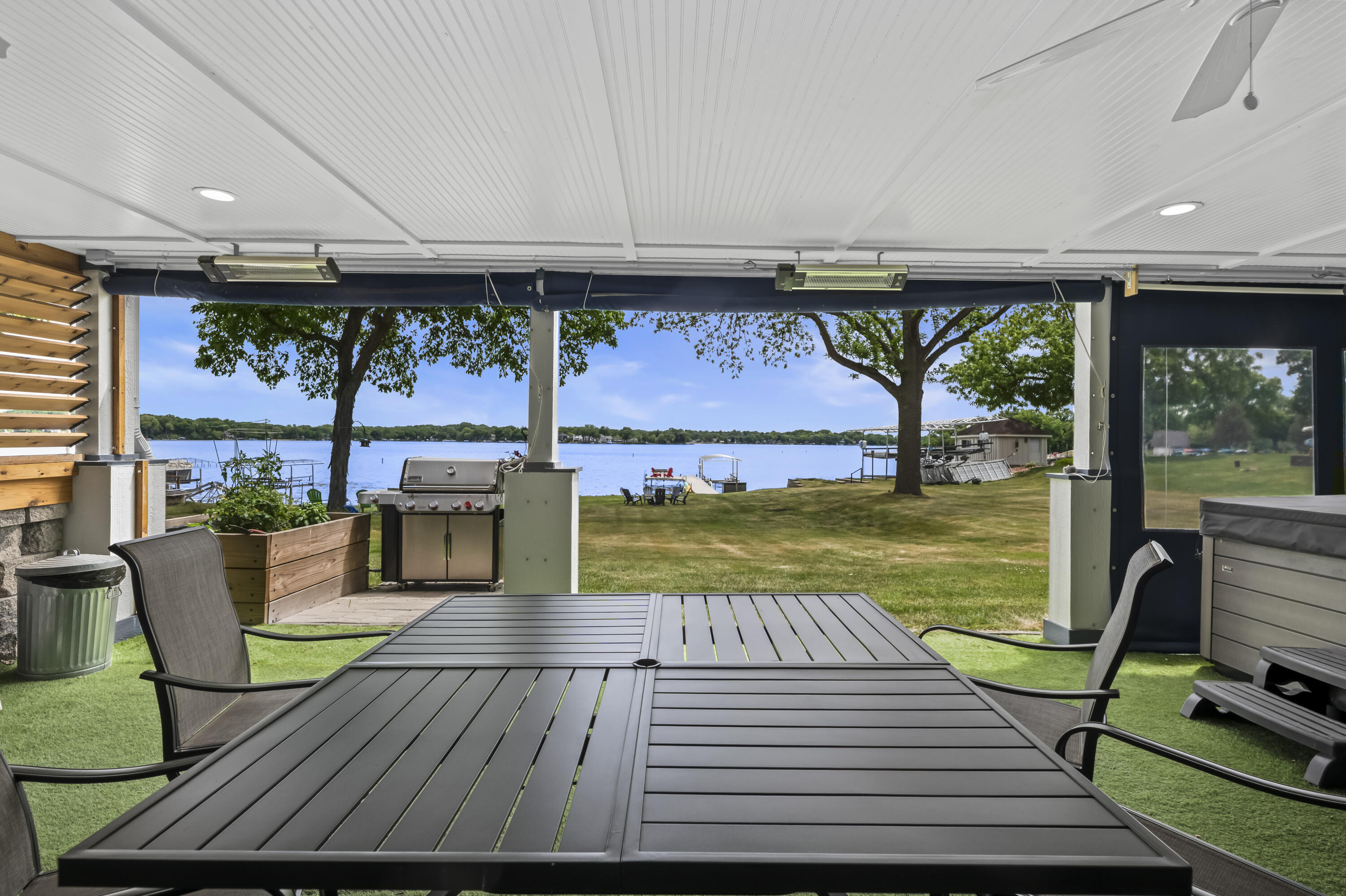 3215 S Browns Lake Dr, Burlington