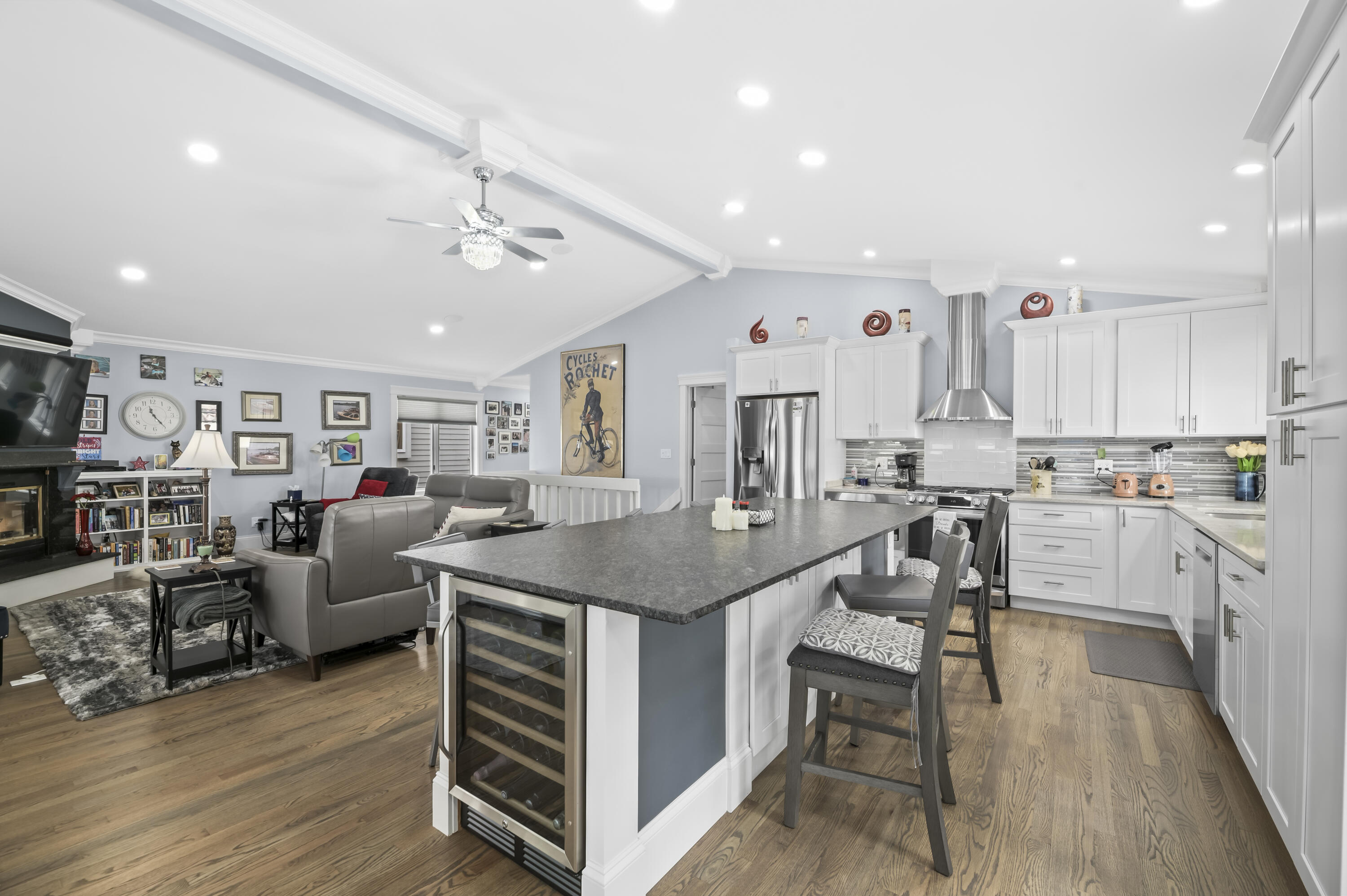 3215 S Browns Lake Dr, Burlington