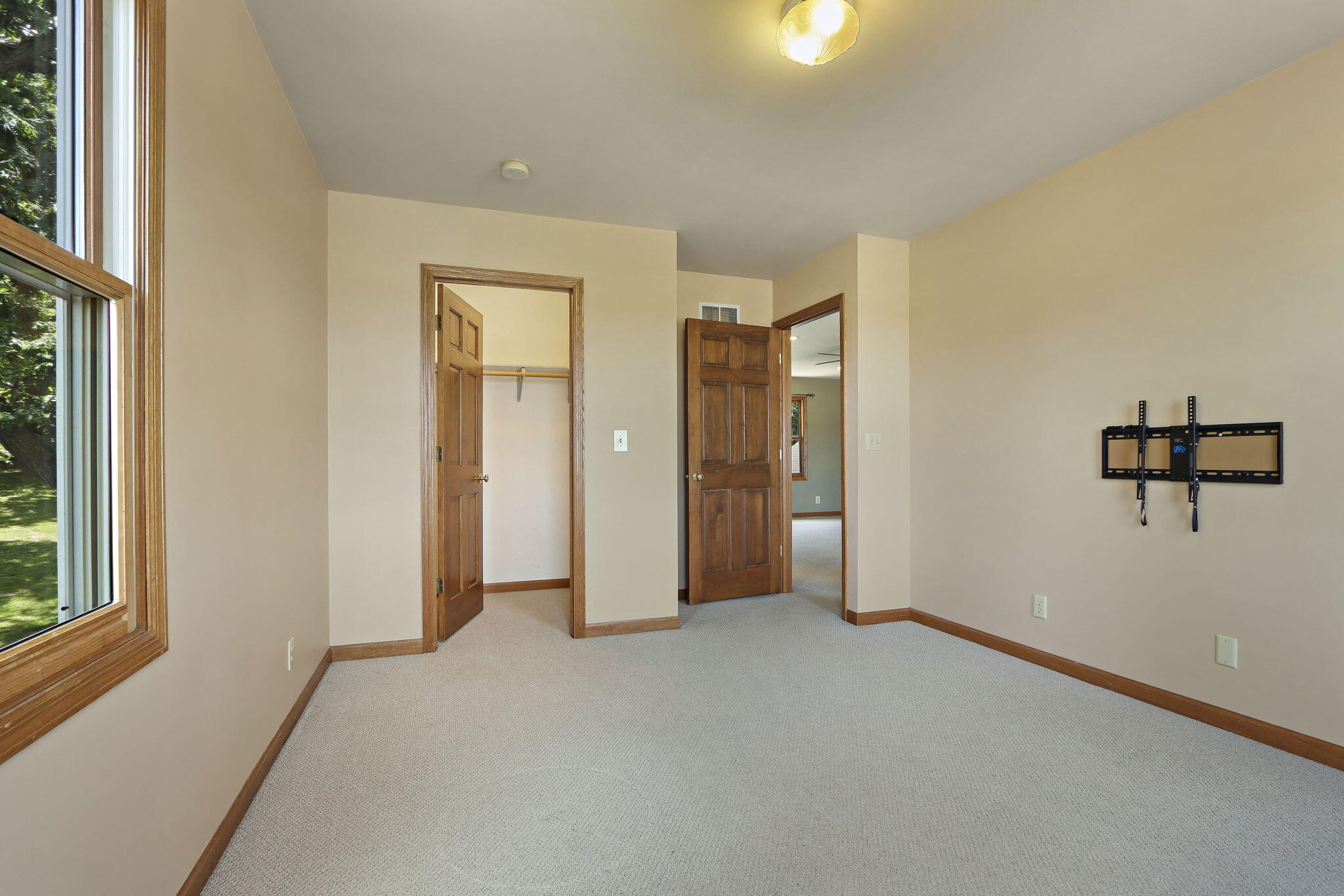 553 W Twin Lakes Rd