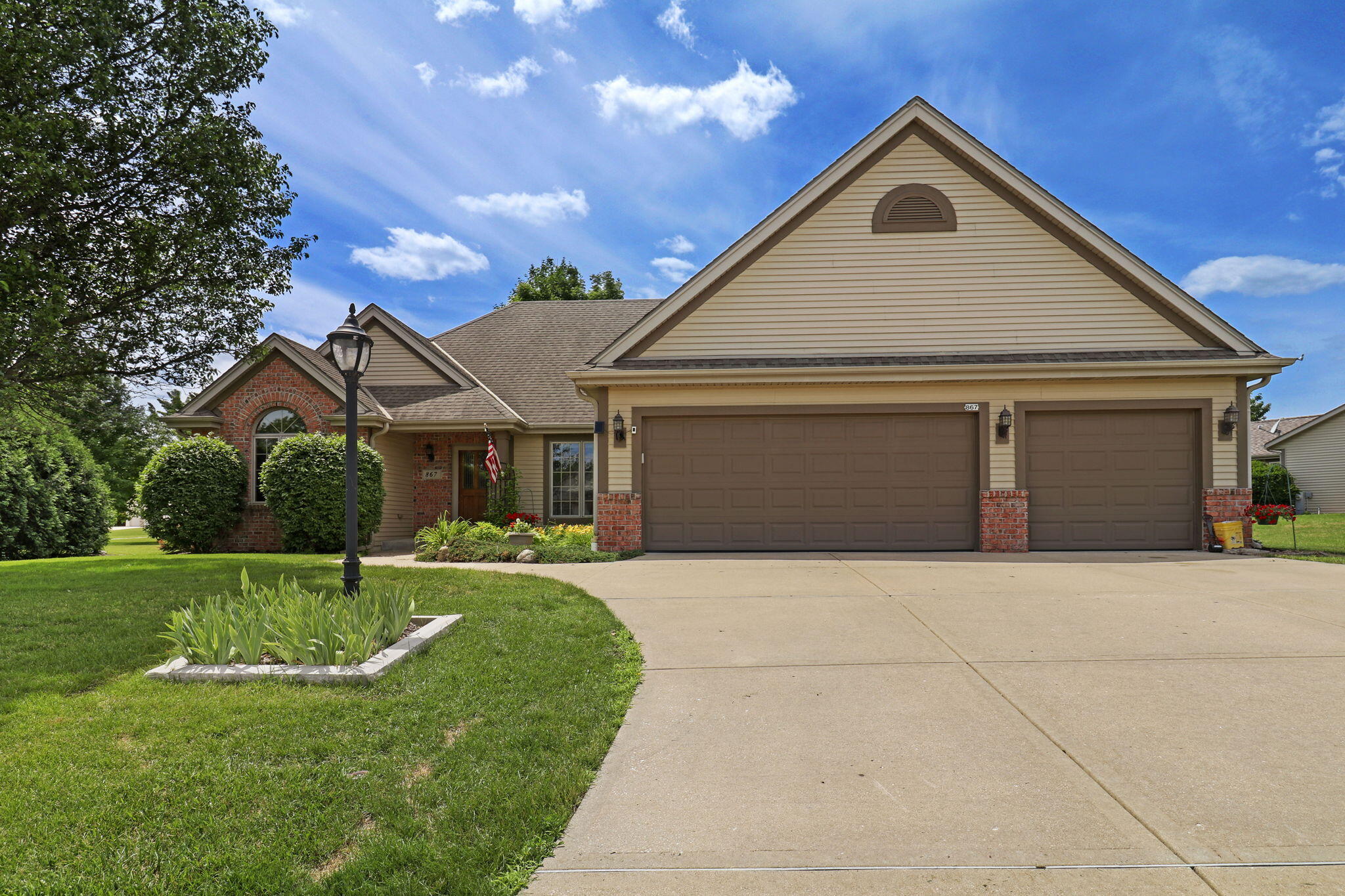 867 River Ridge Cir