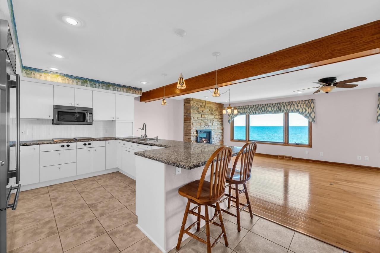 141 S Lakeshore DRIVE C6