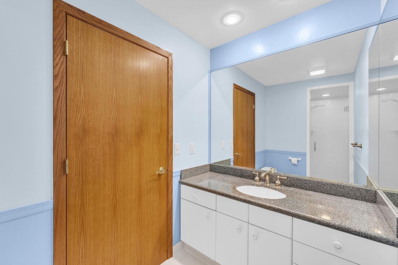 141 S Lakeshore DRIVE C6