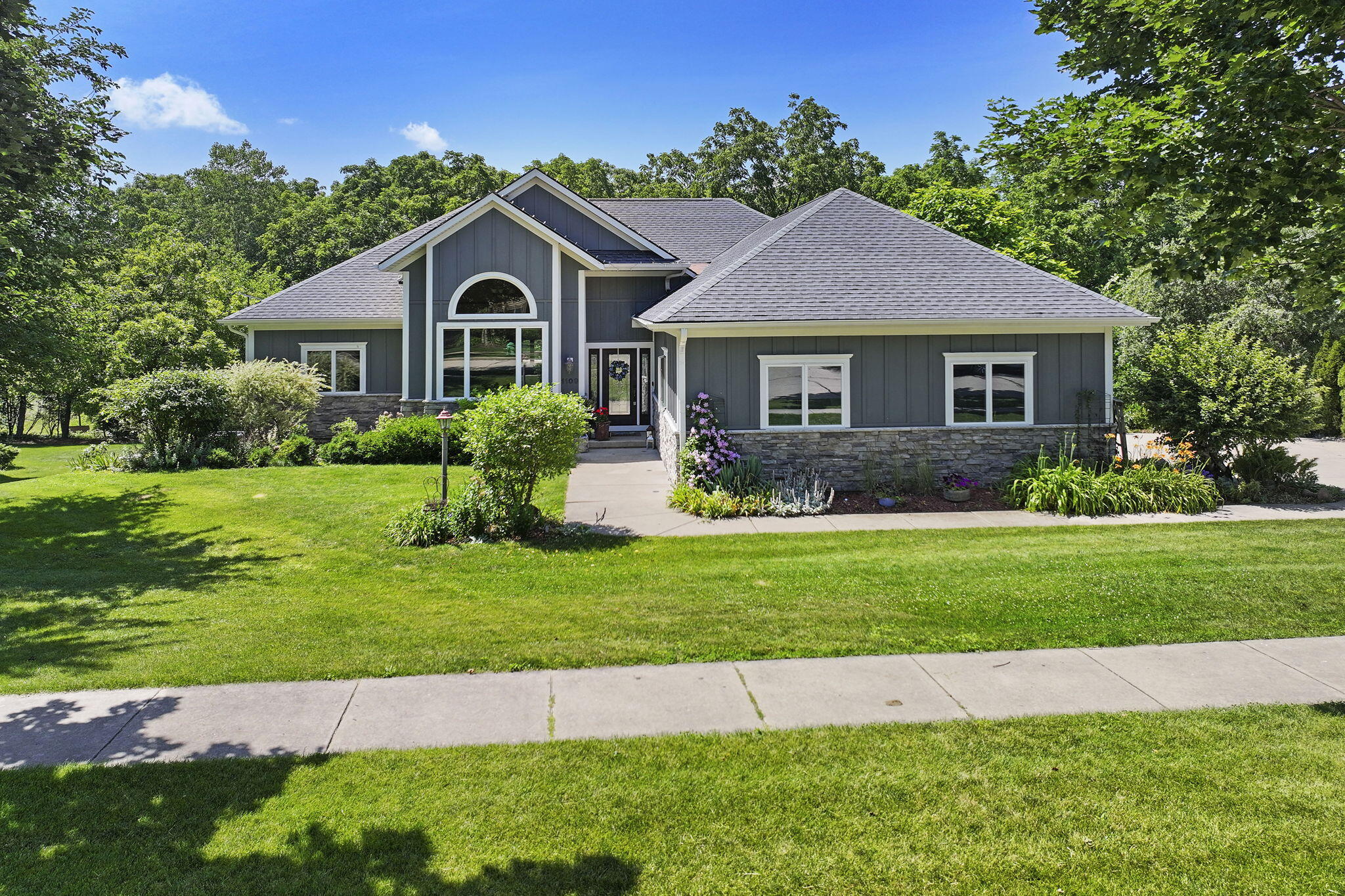 1109 Cooper Hawk Dr