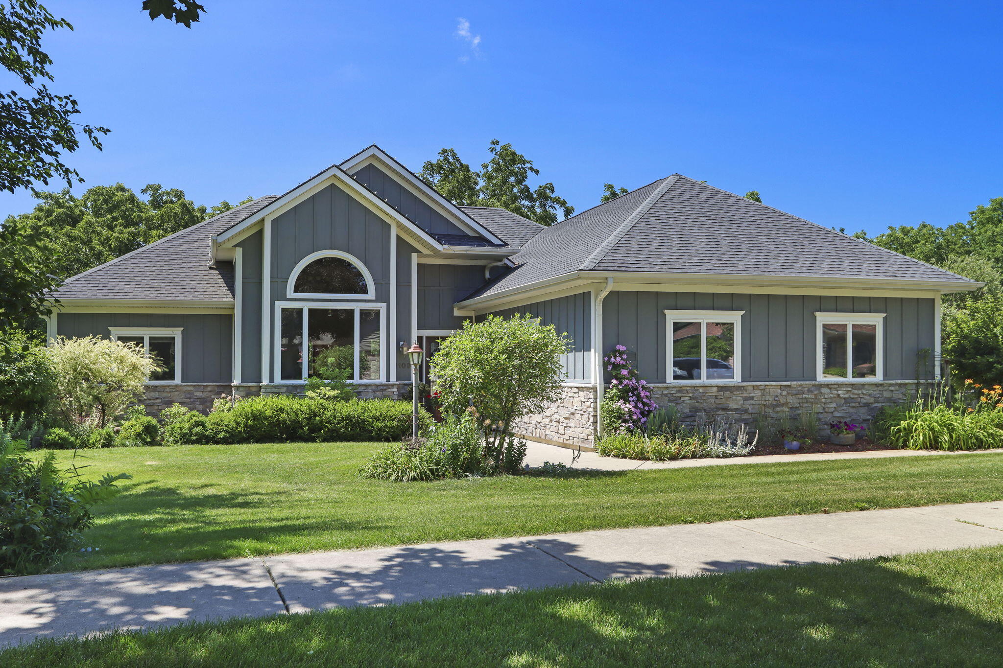 1109 Cooper Hawk Dr