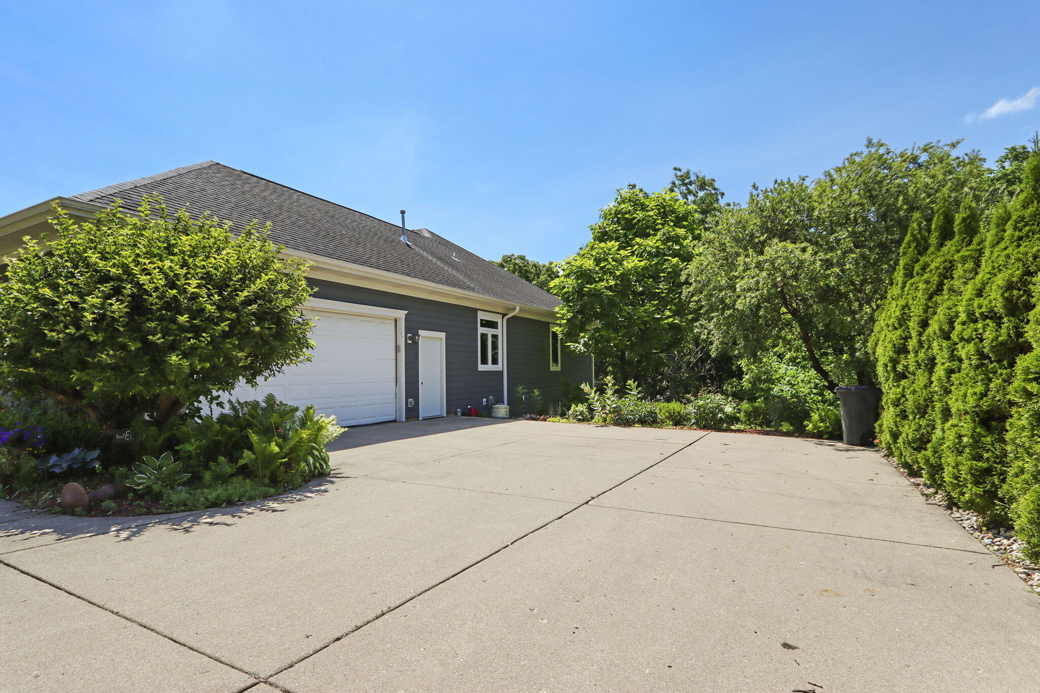 1109 Cooper Hawk Dr