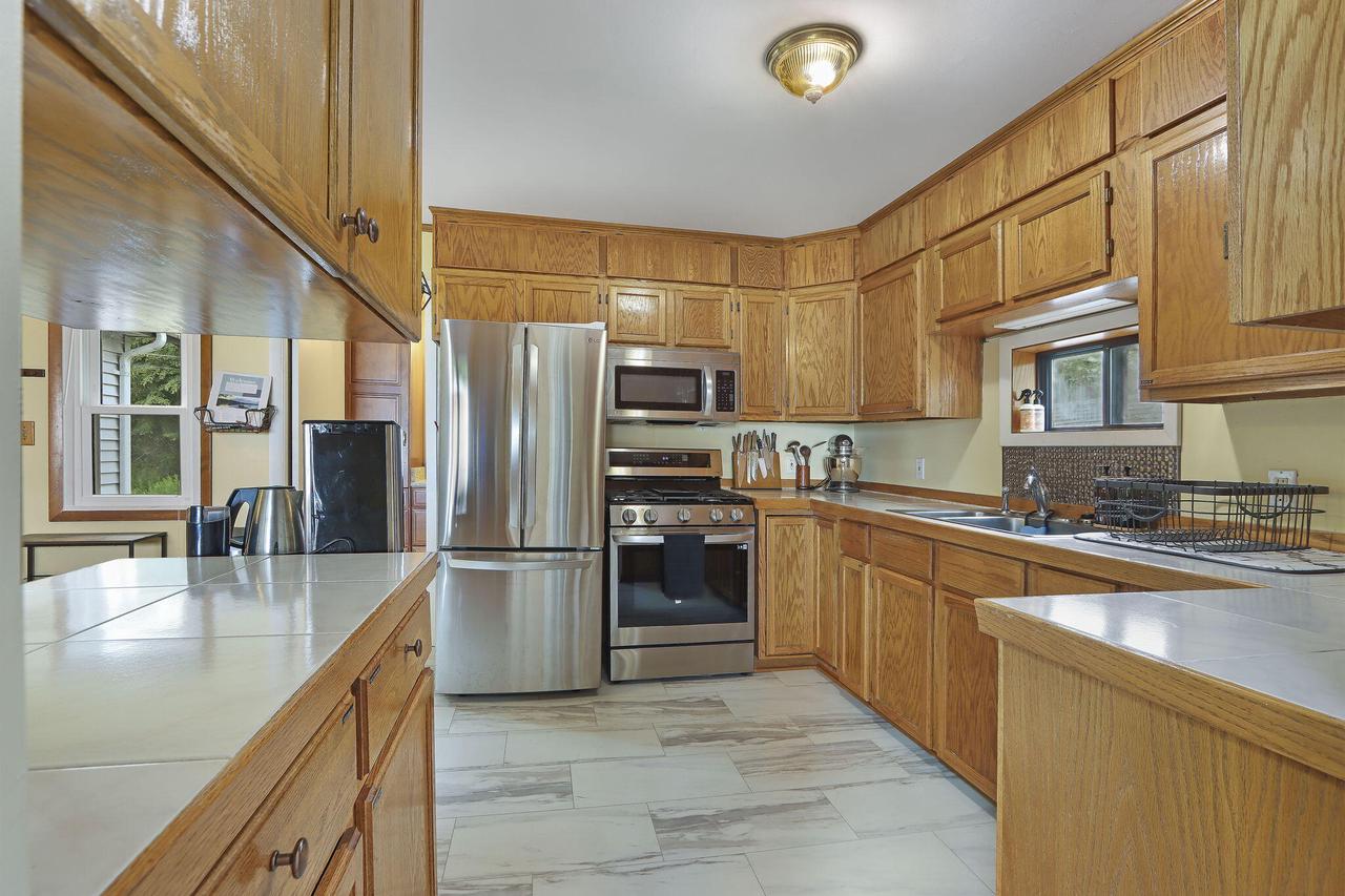 24312 Peninsula DRIVE