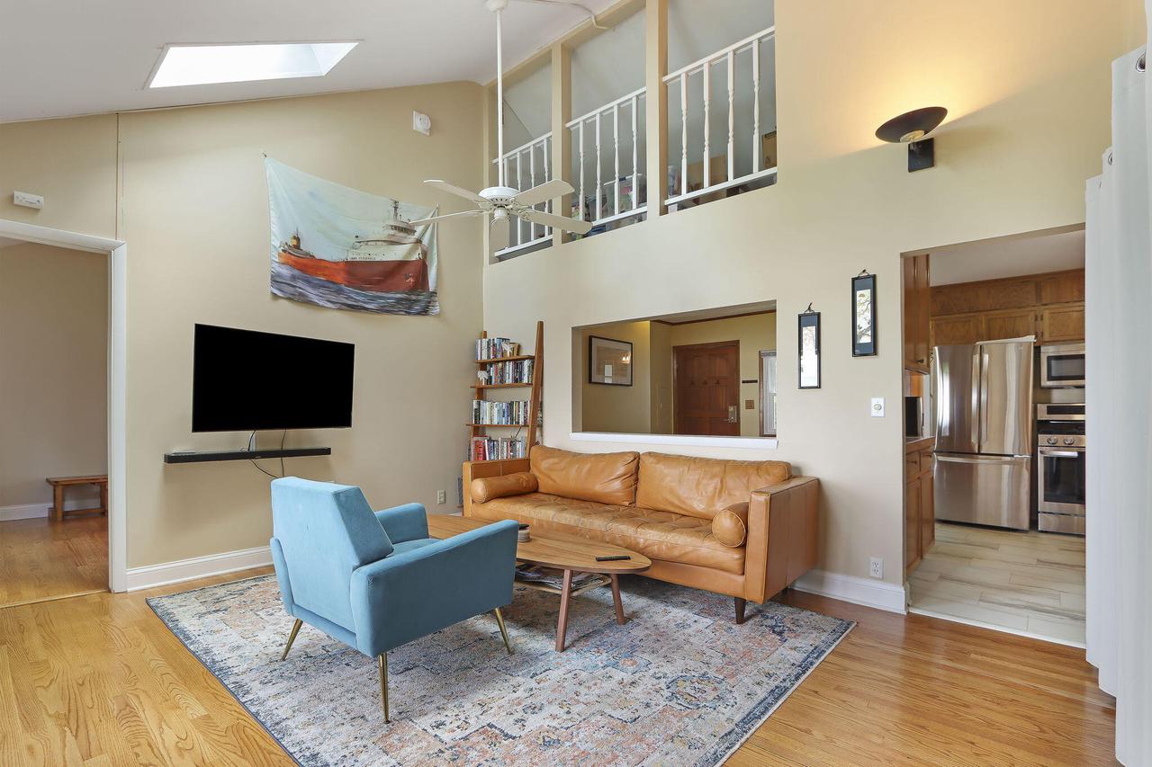 24312 Peninsula DRIVE