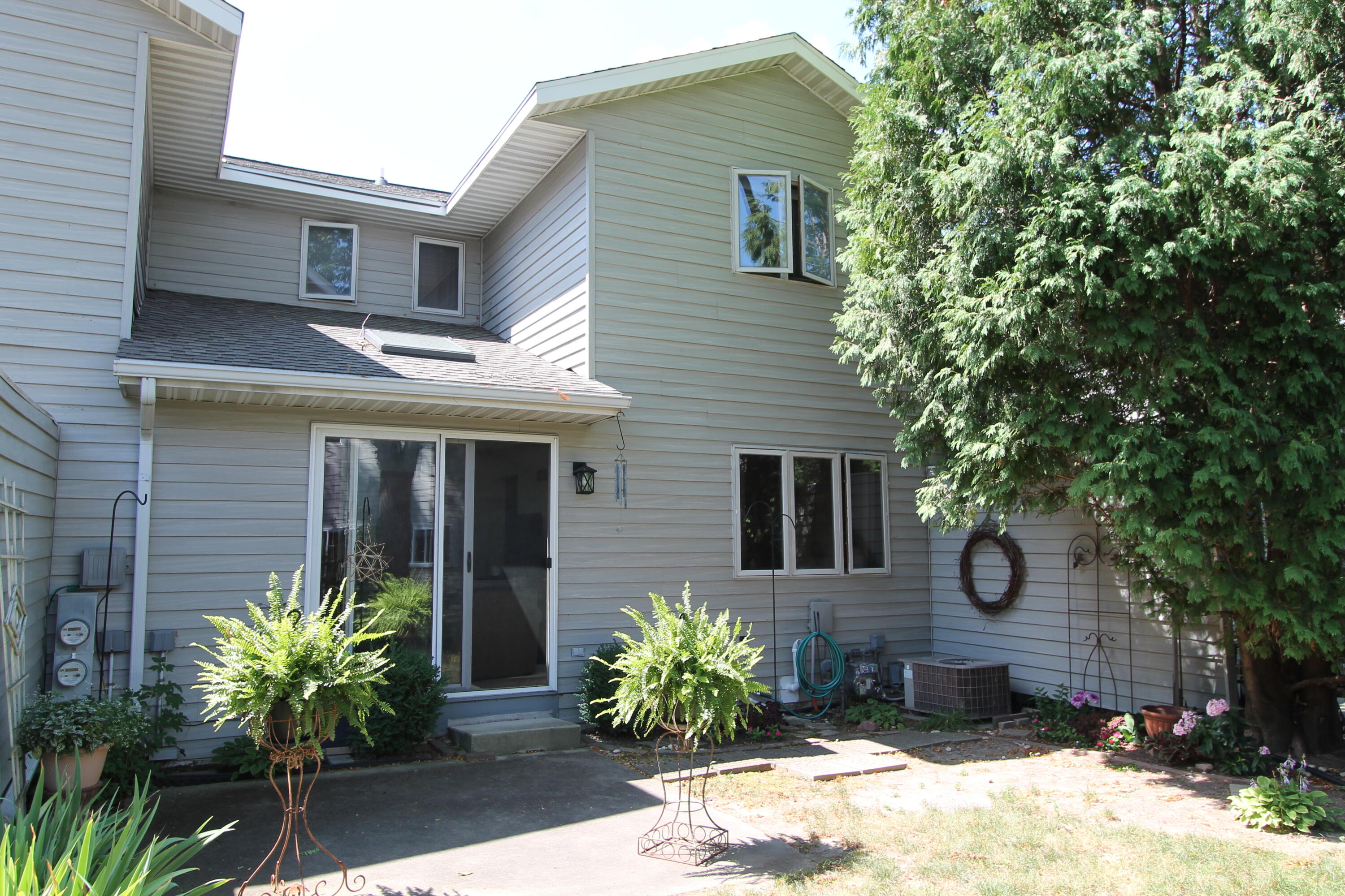217 S 7th St, 15