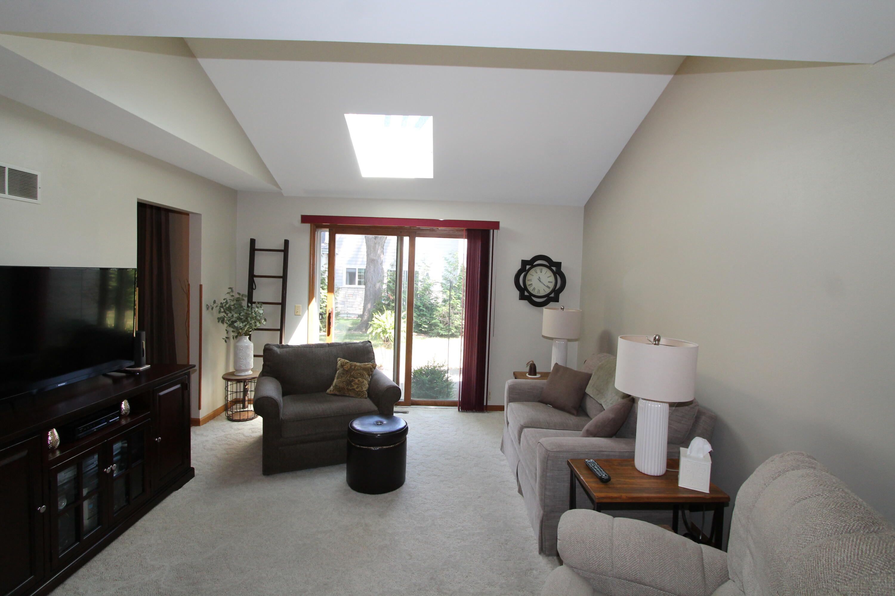 217 S 7th St, 15