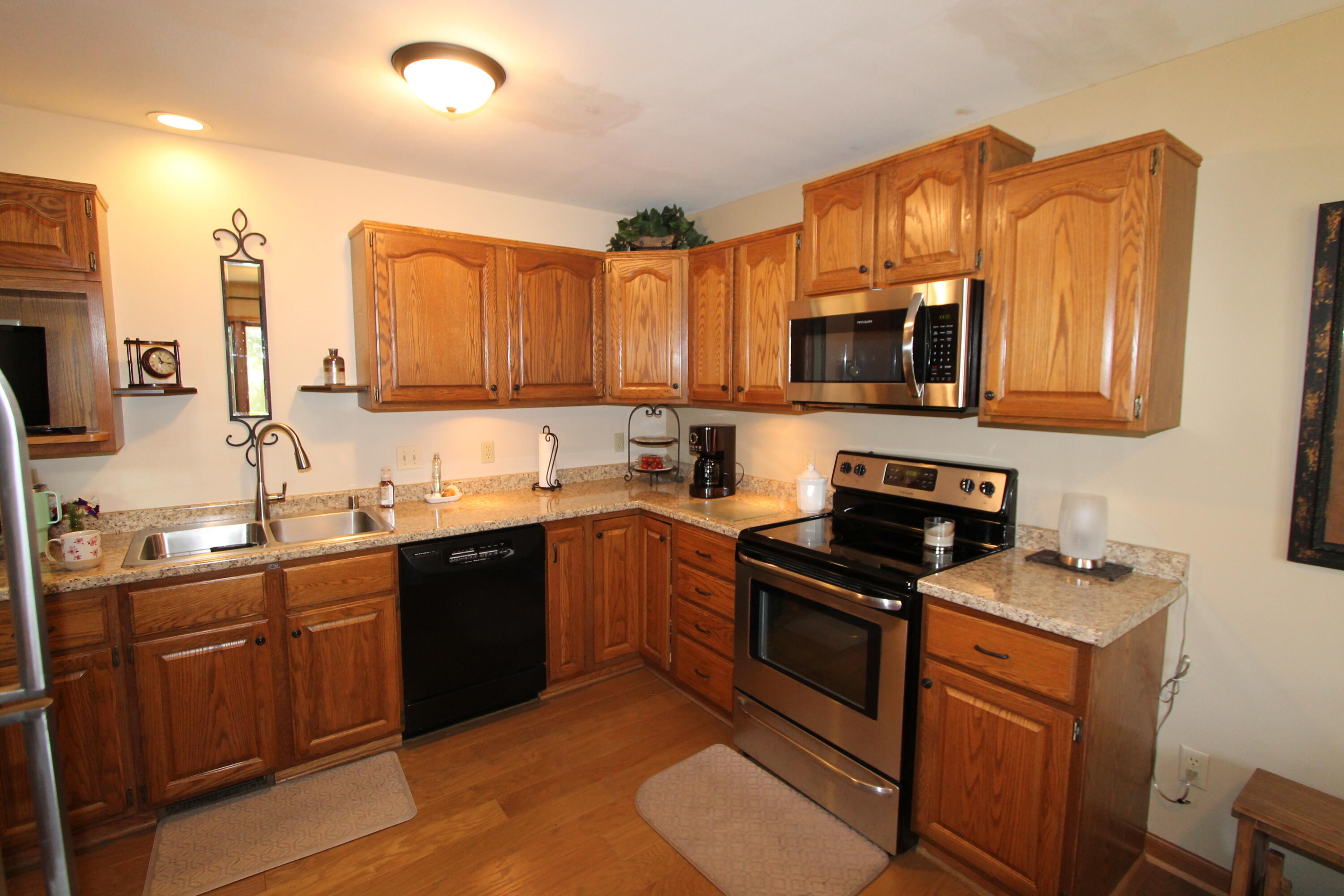 217 S 7th St, 15